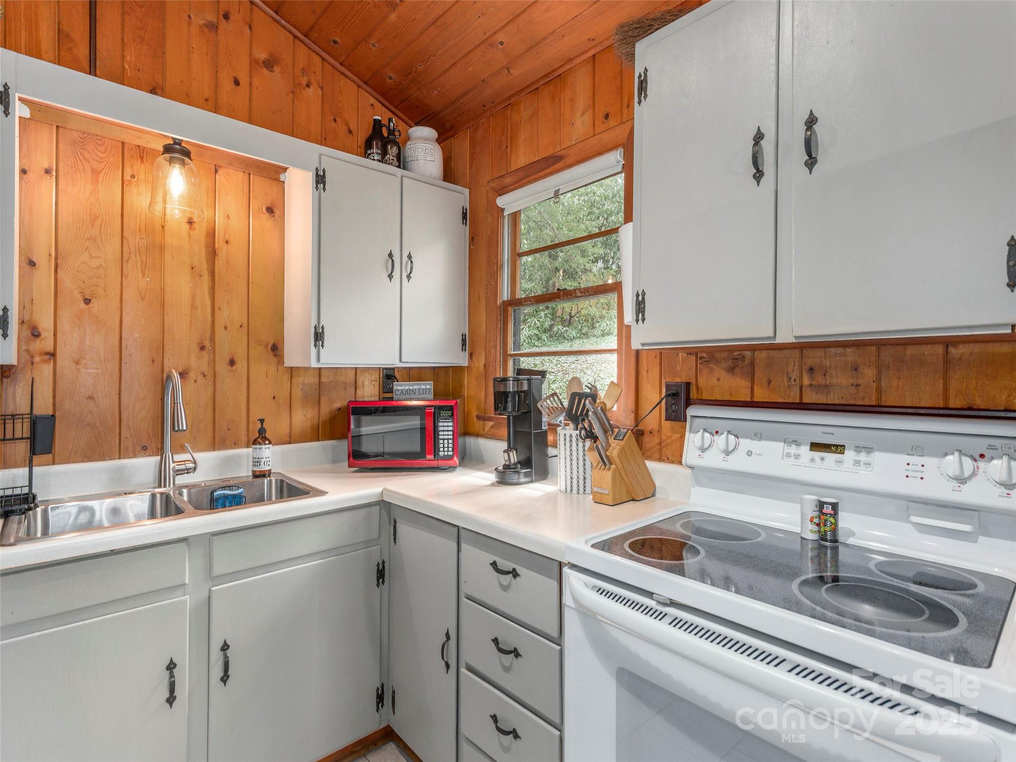 147 Azalea Drive Property Photo 15