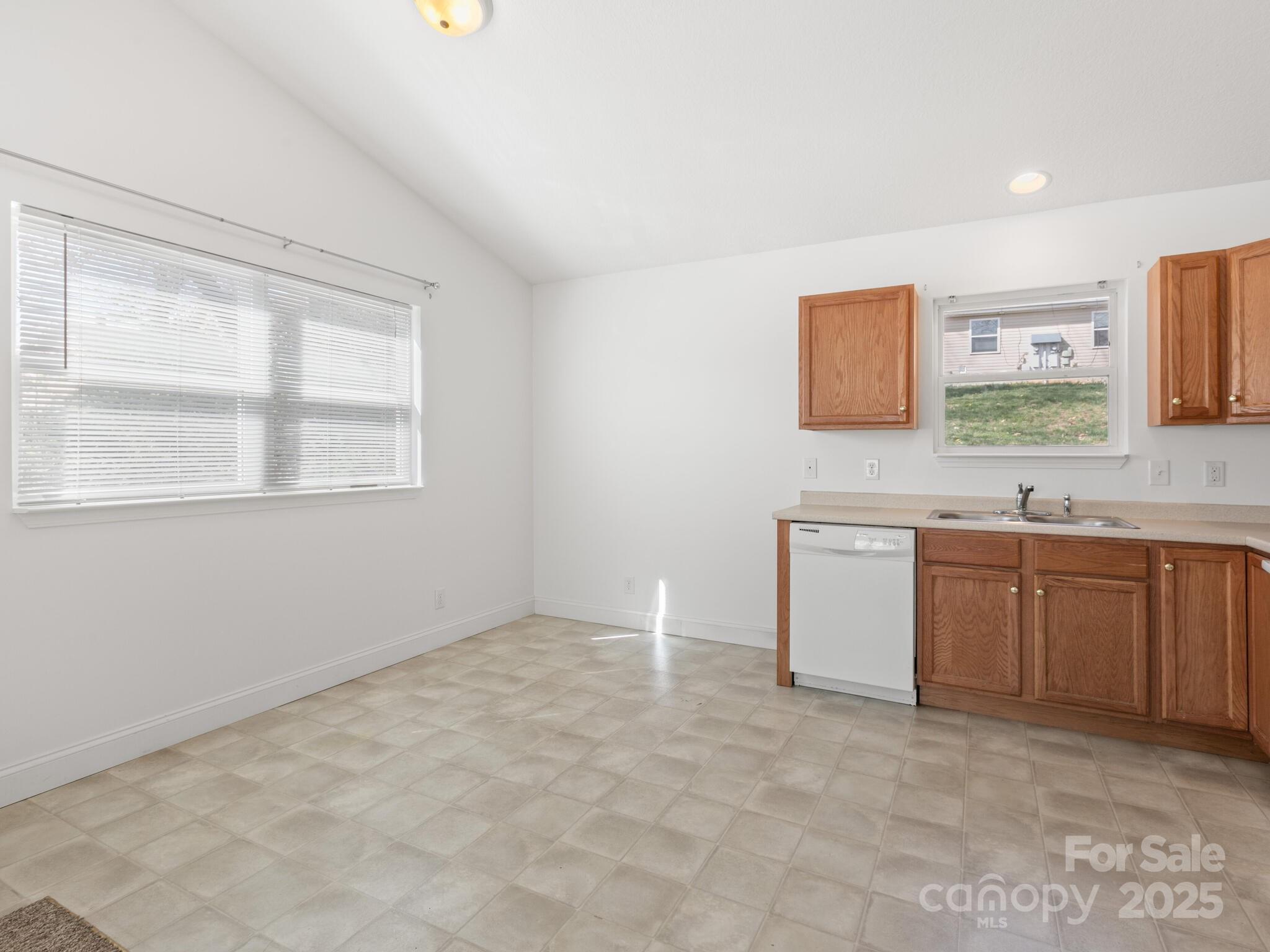 835 3rd Avenue Property Photo 8