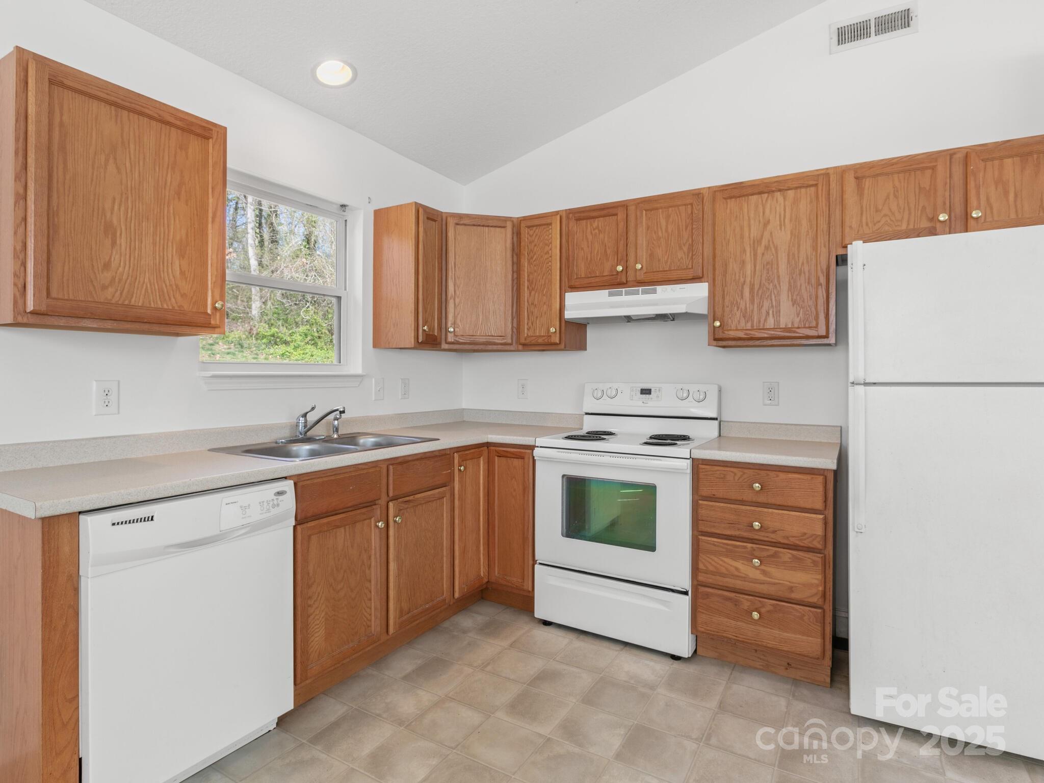 835 3rd Avenue Property Photo 9