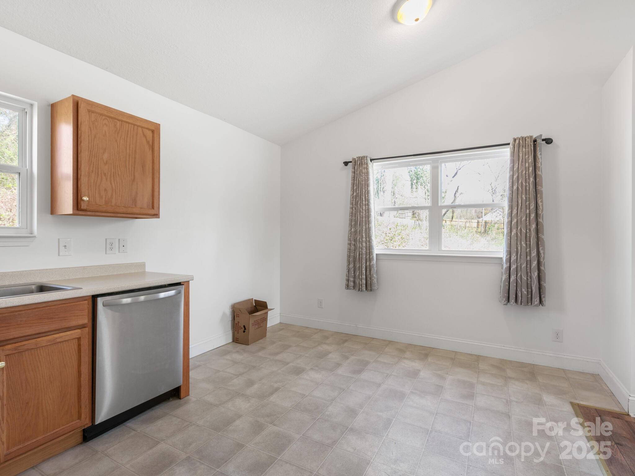 835 3rd Avenue Property Photo 22