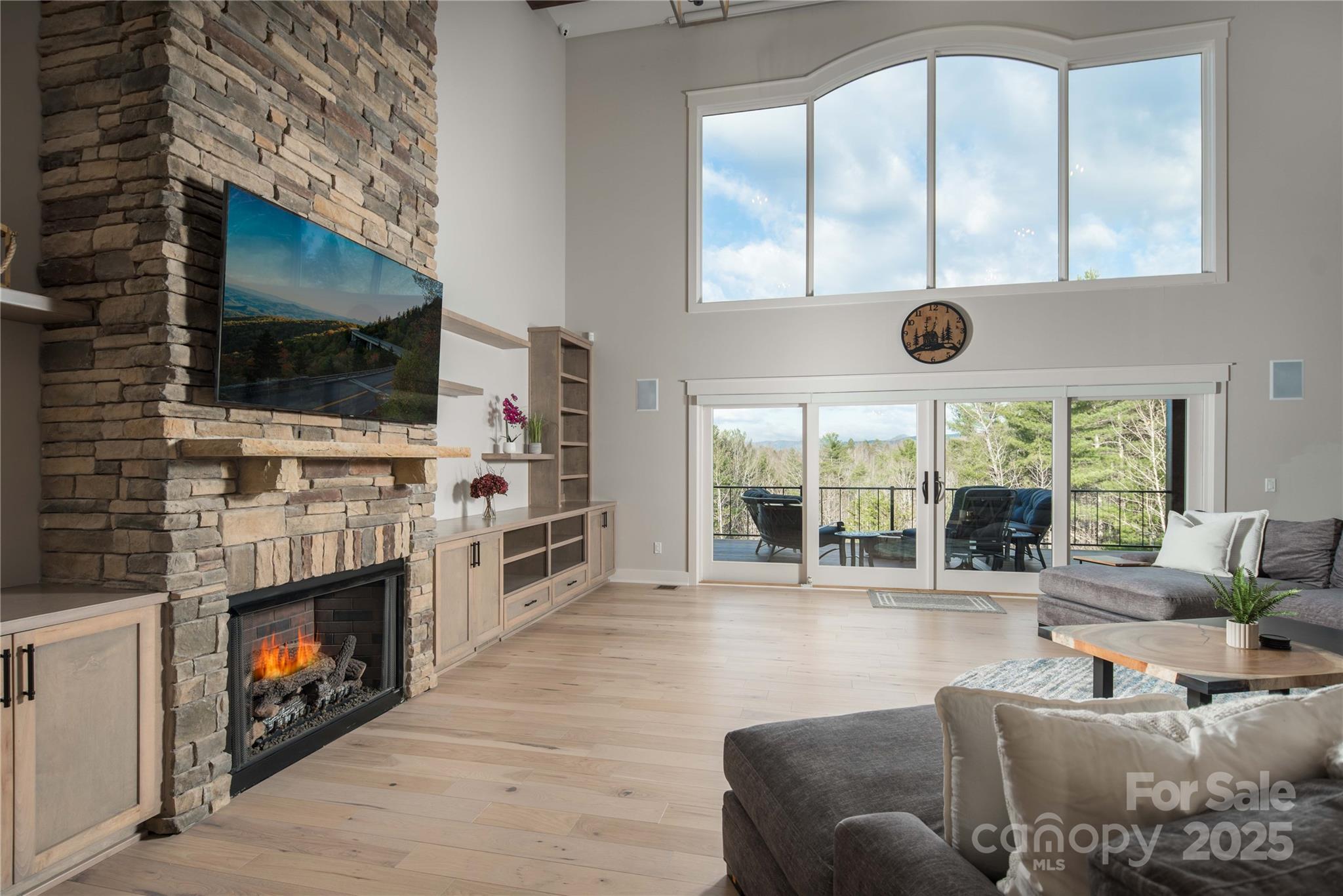 1555 Royal Lane Property Photo 4