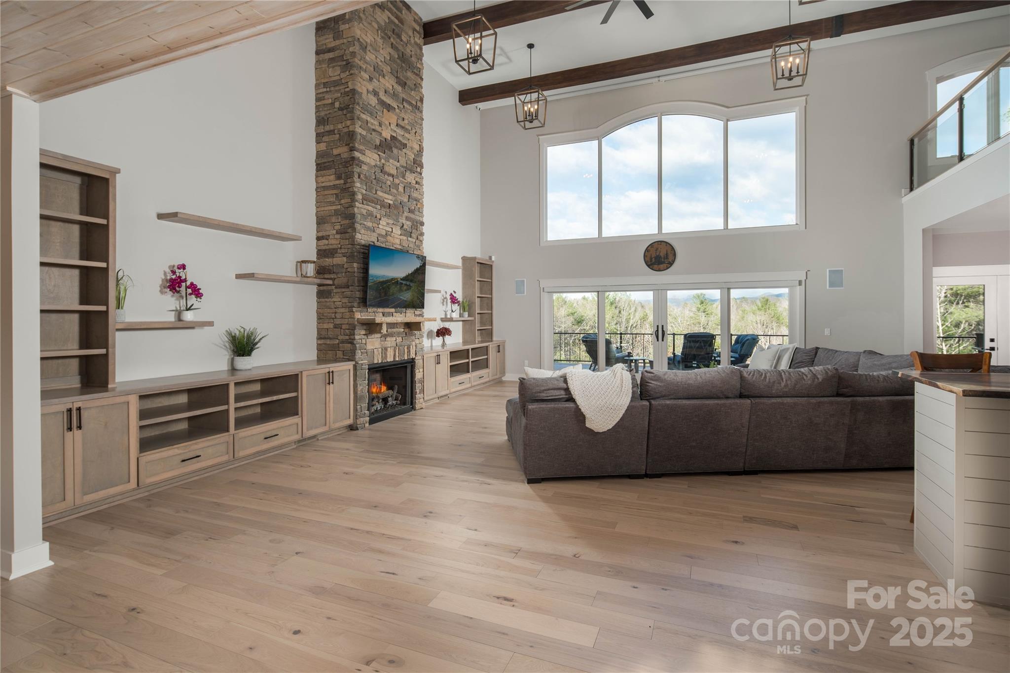 1555 Royal Lane Property Photo 5