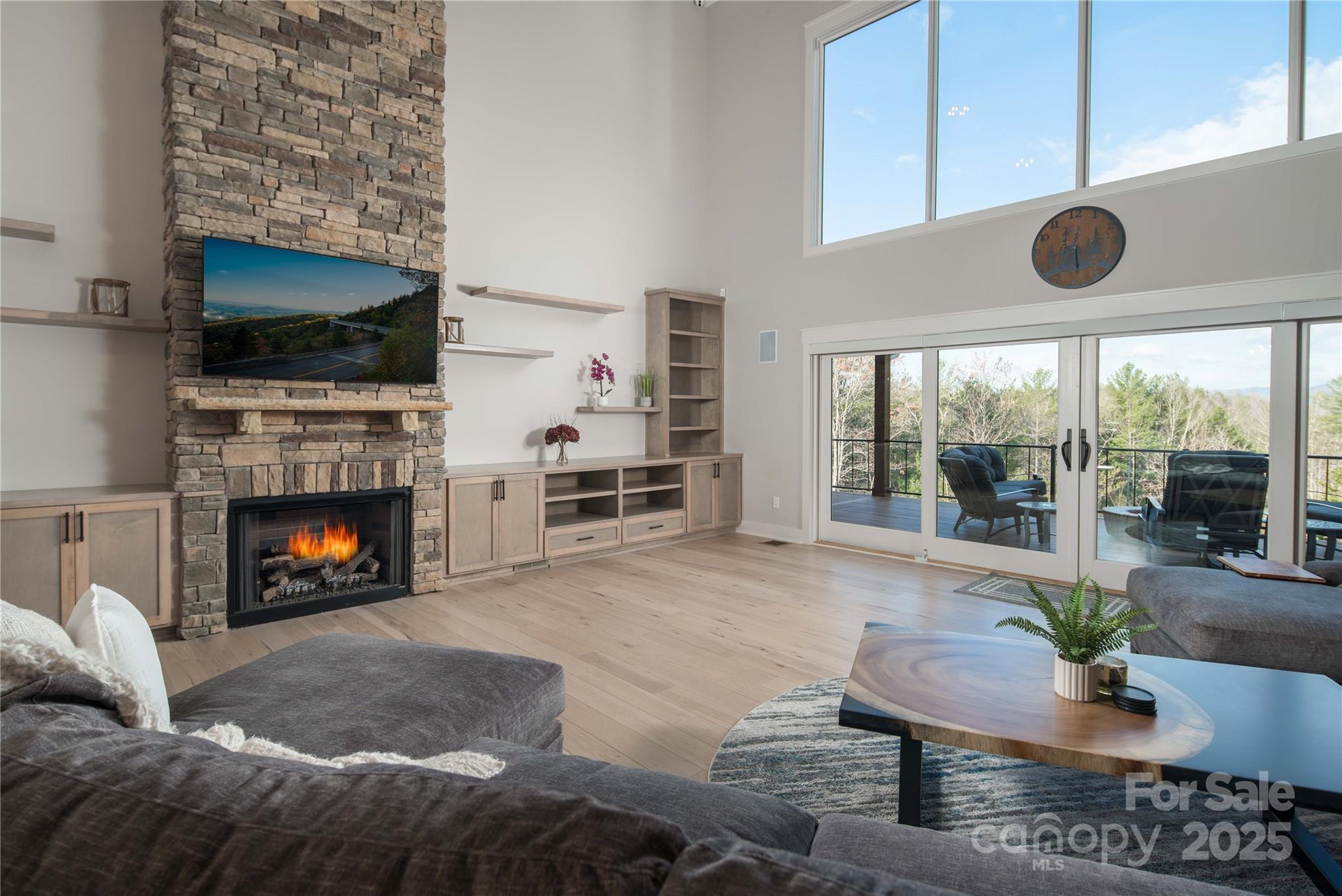 1555 Royal Lane Property Photo 6