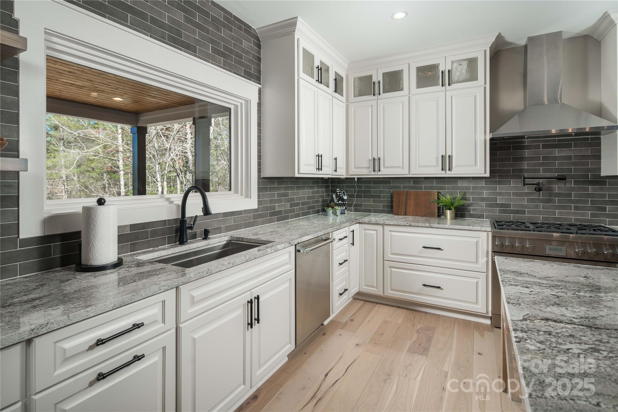 1555 Royal Lane Property Photo 10