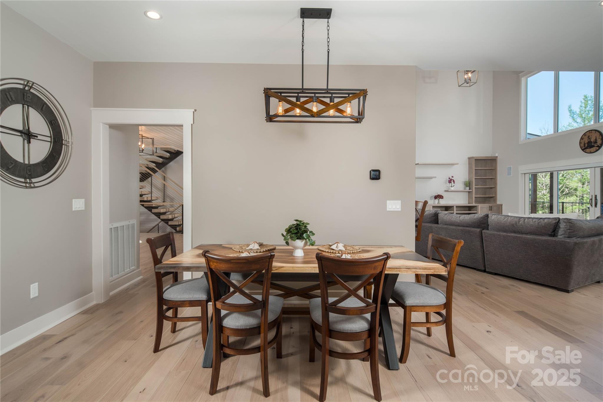 1555 Royal Lane Property Photo 12