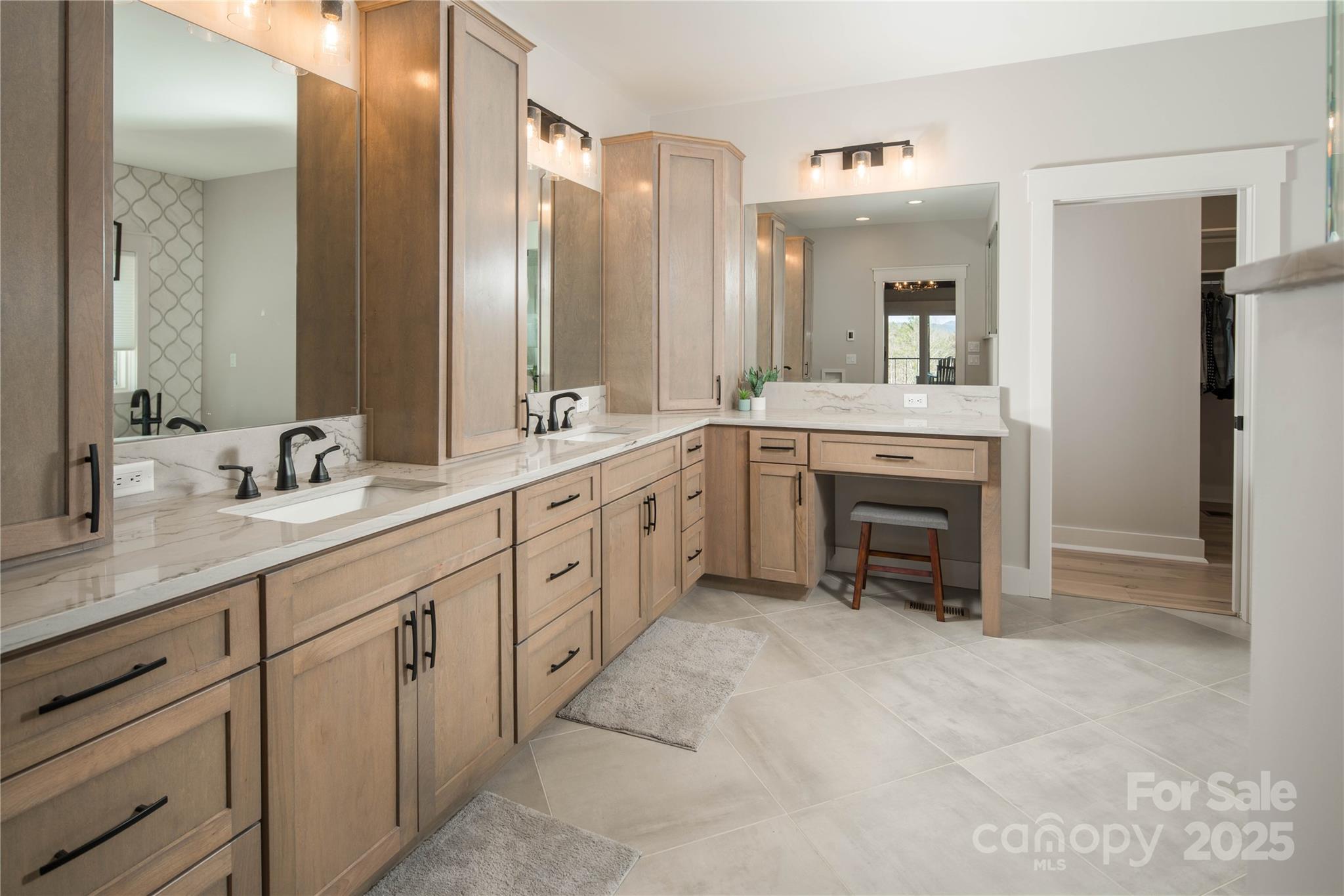 1555 Royal Lane Property Photo 18