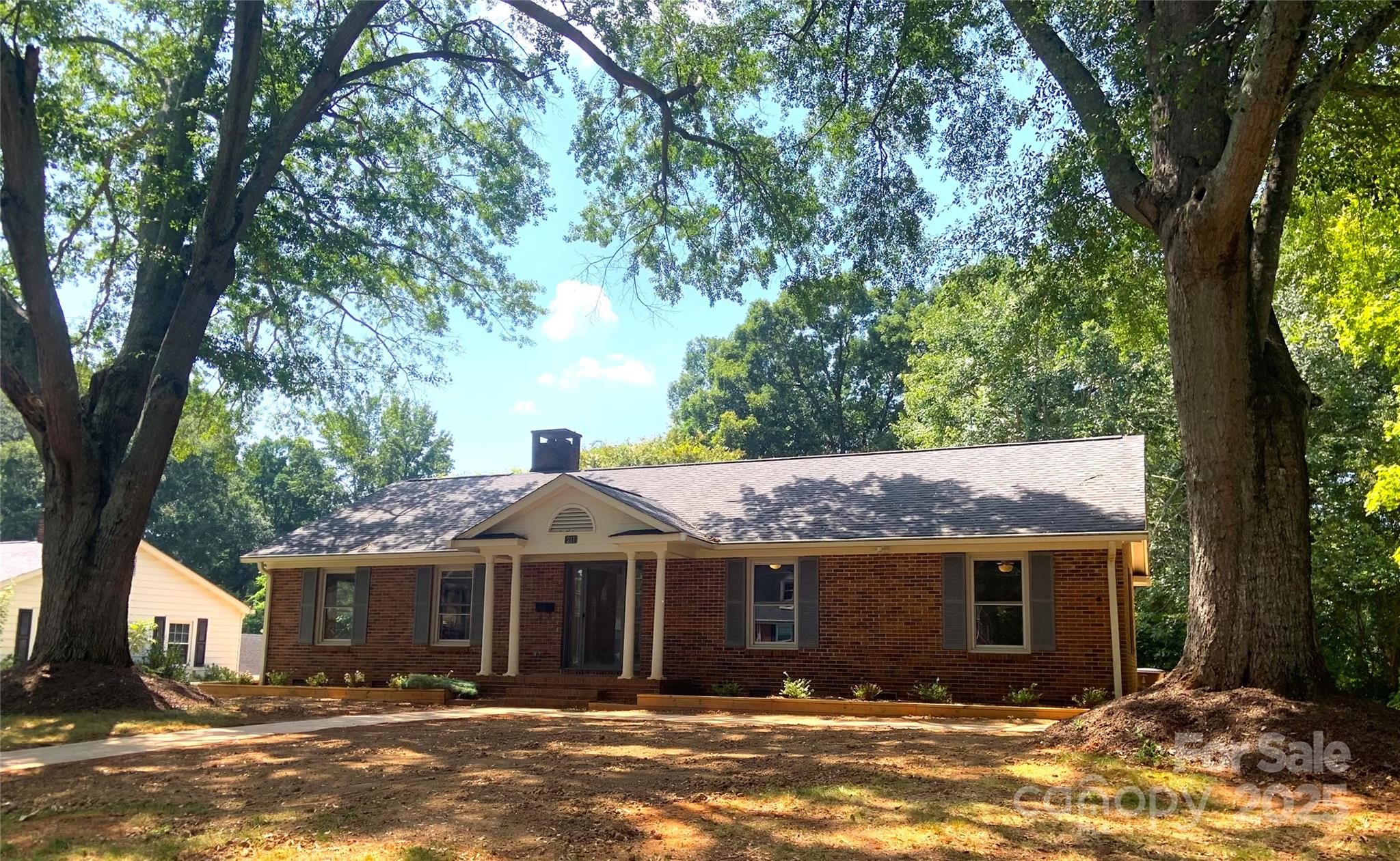 211 Worthington Street Property Photo
