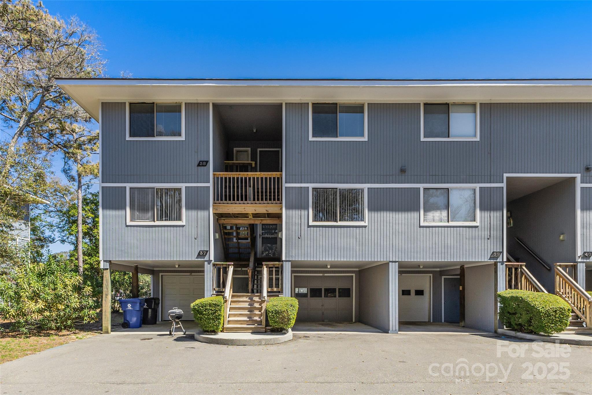 38 Bunker Court Property Photo