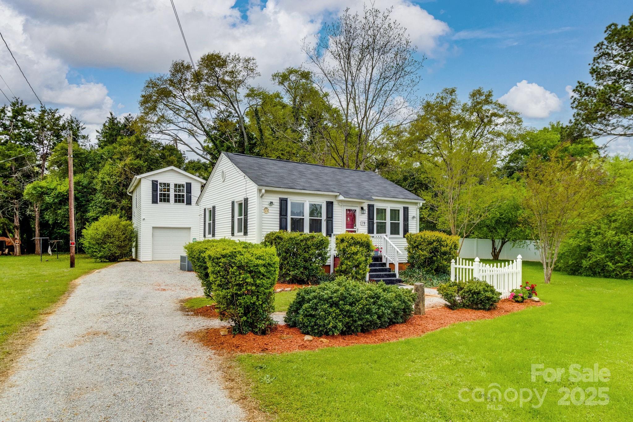 79 Robinson Avenue Property Photo