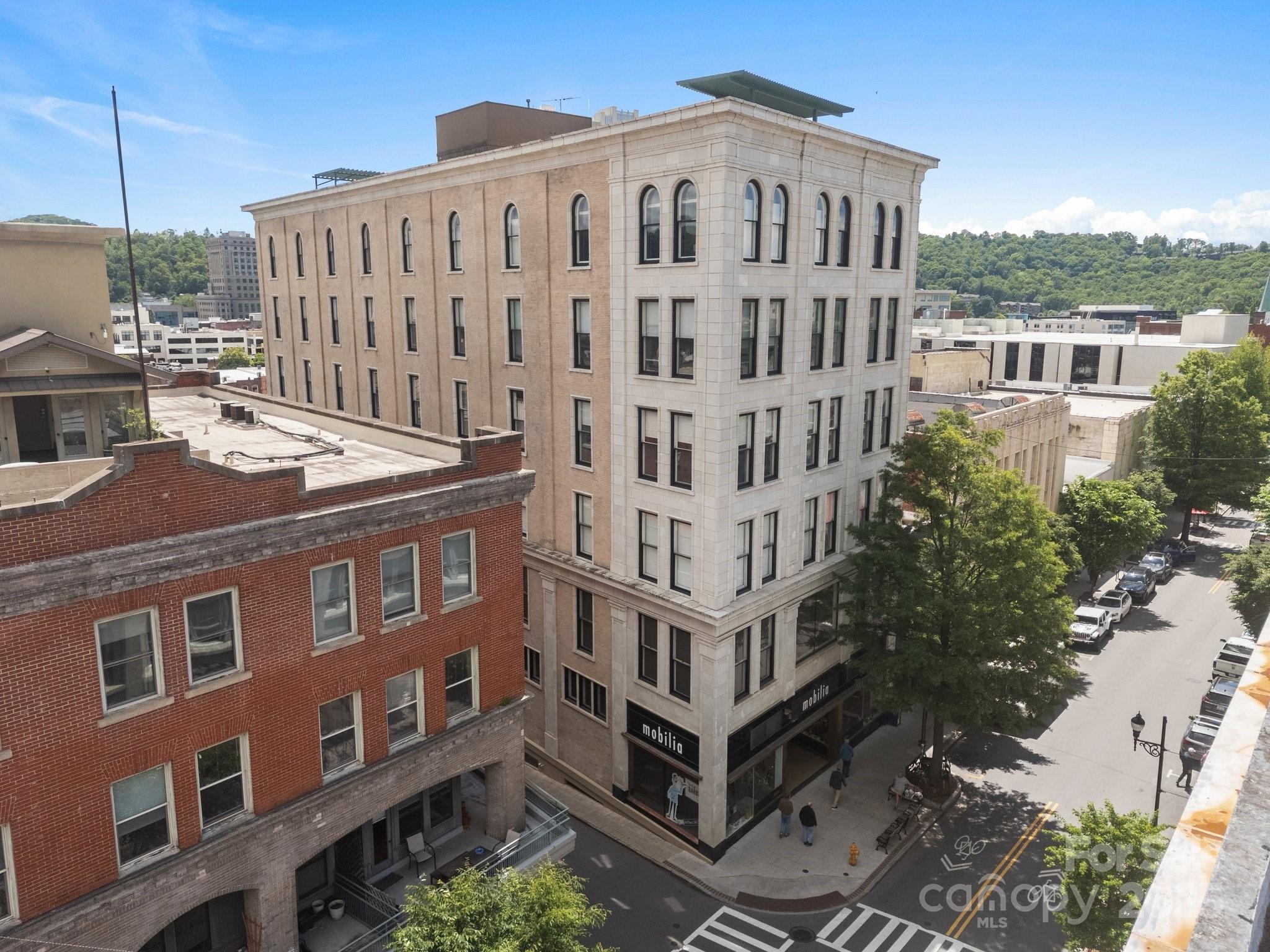 84 W Walnut Street 405 Property Photo 1