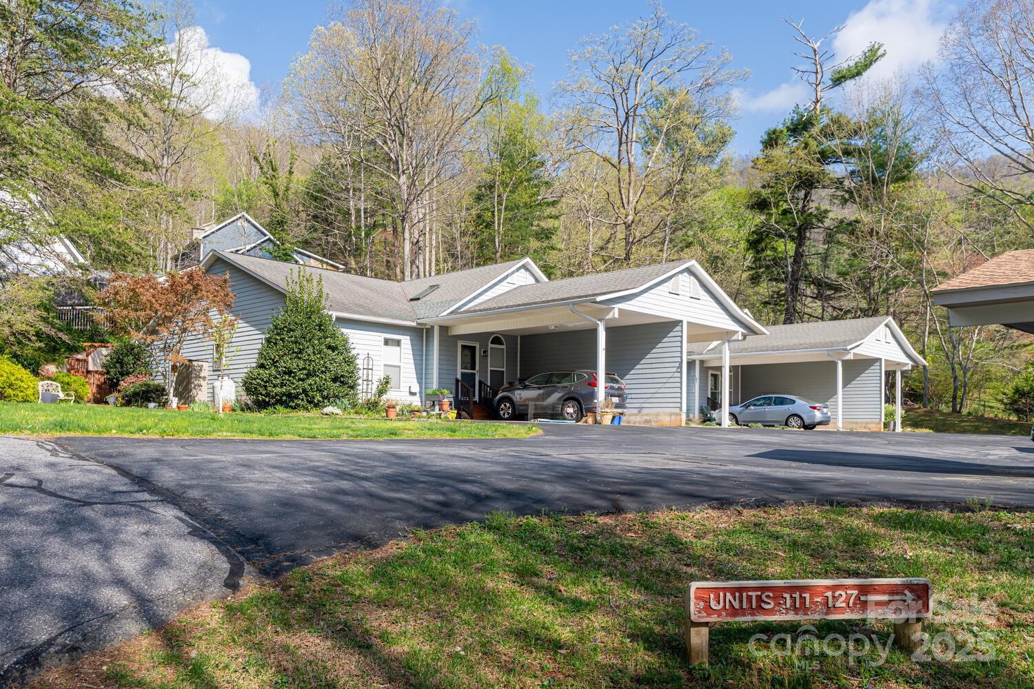 121 Shadowbrook Drive Property Photo