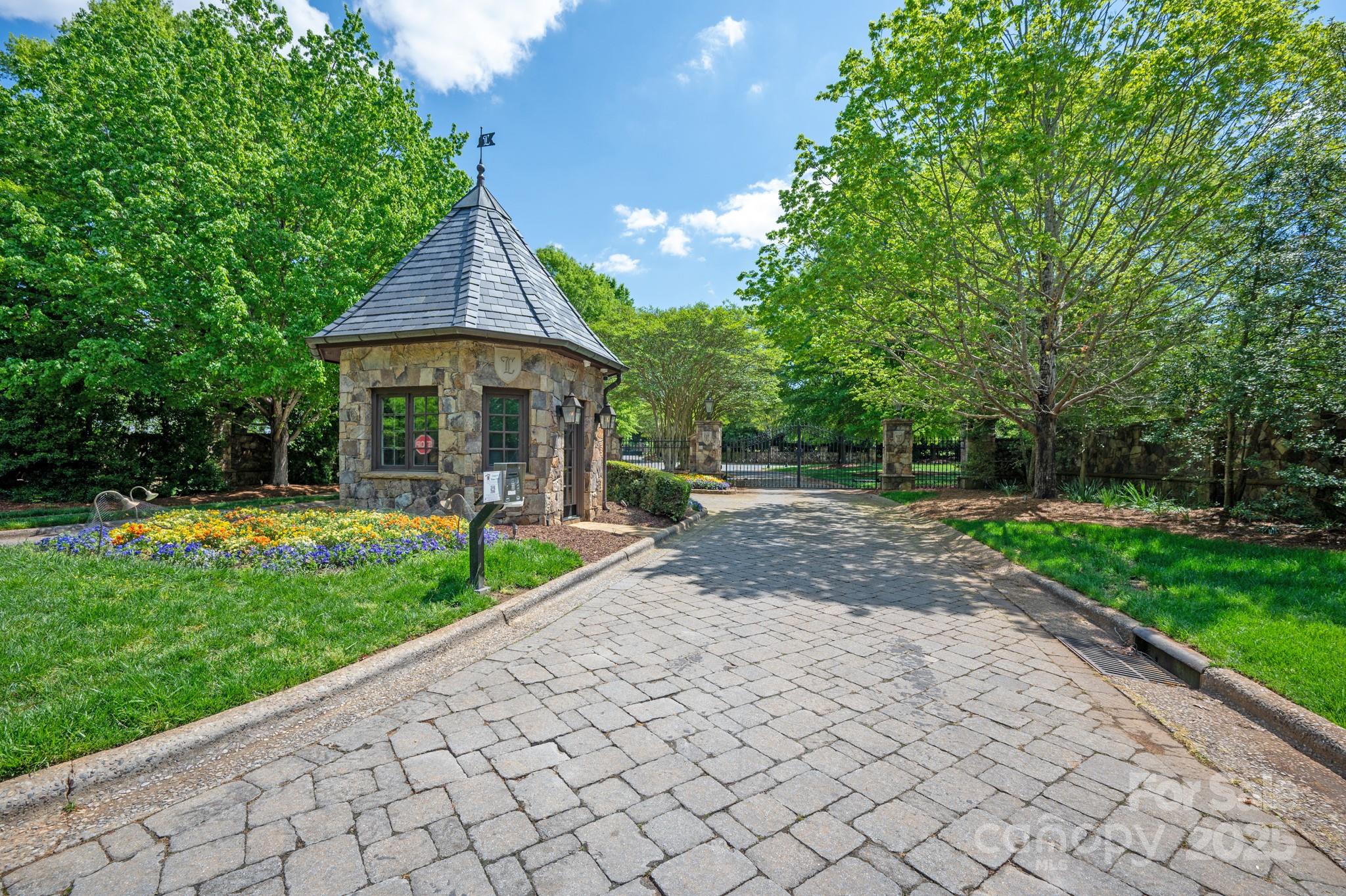 510 Ancient Oaks Lane Property Photo 4