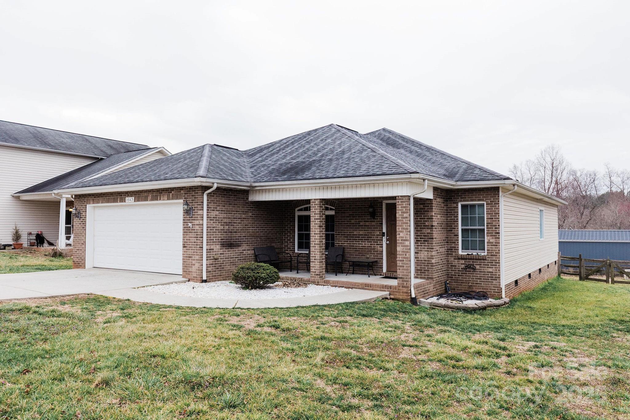1643 Mayfair Drive Property Photo