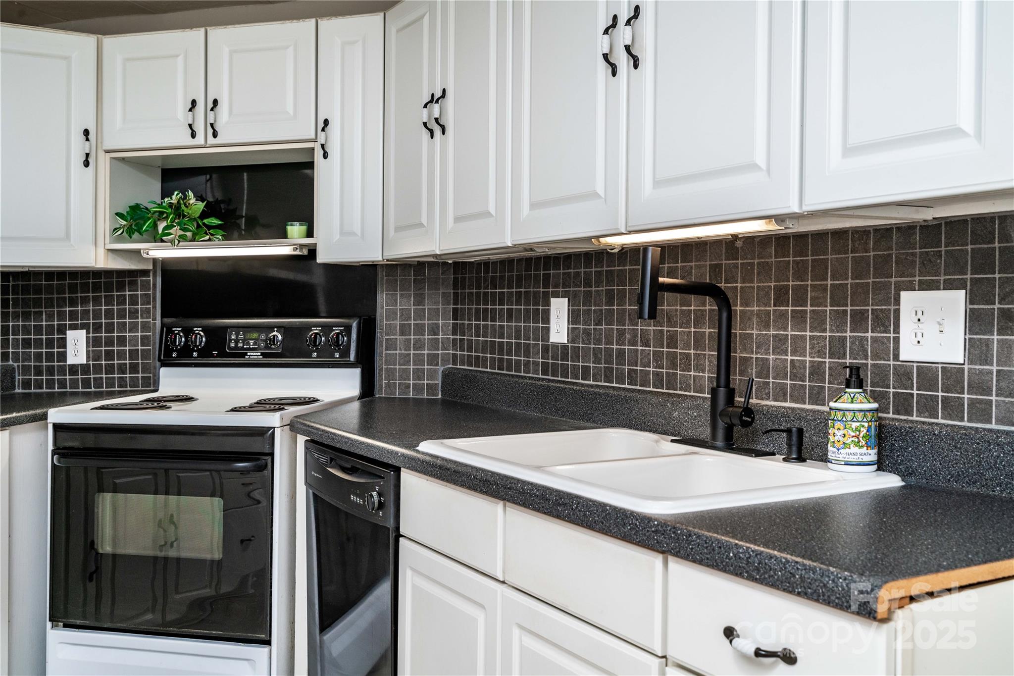 7050 Forney Hill Road Property Photo 7