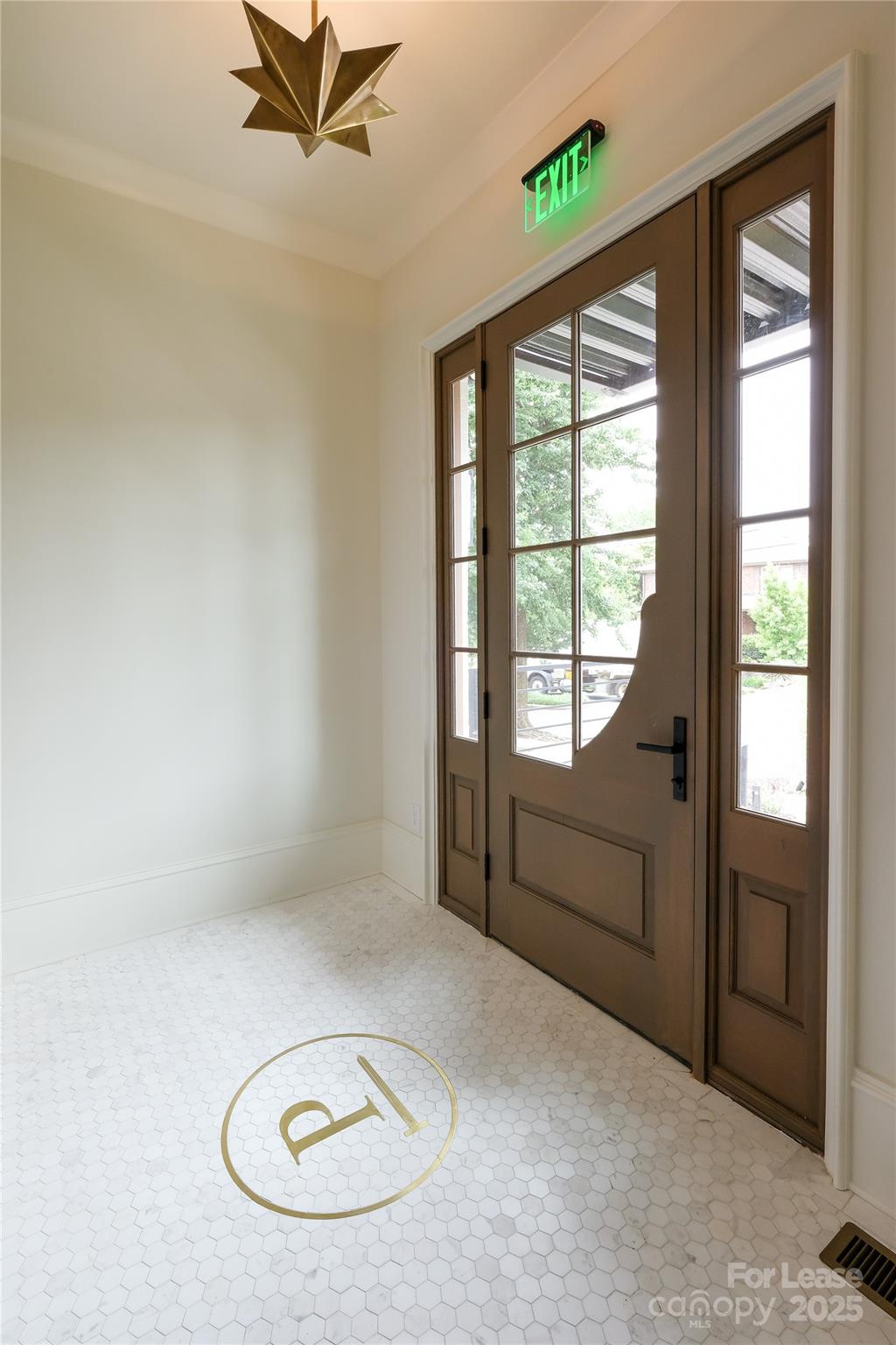 1805 East Boulevard 200 Property Photo 6