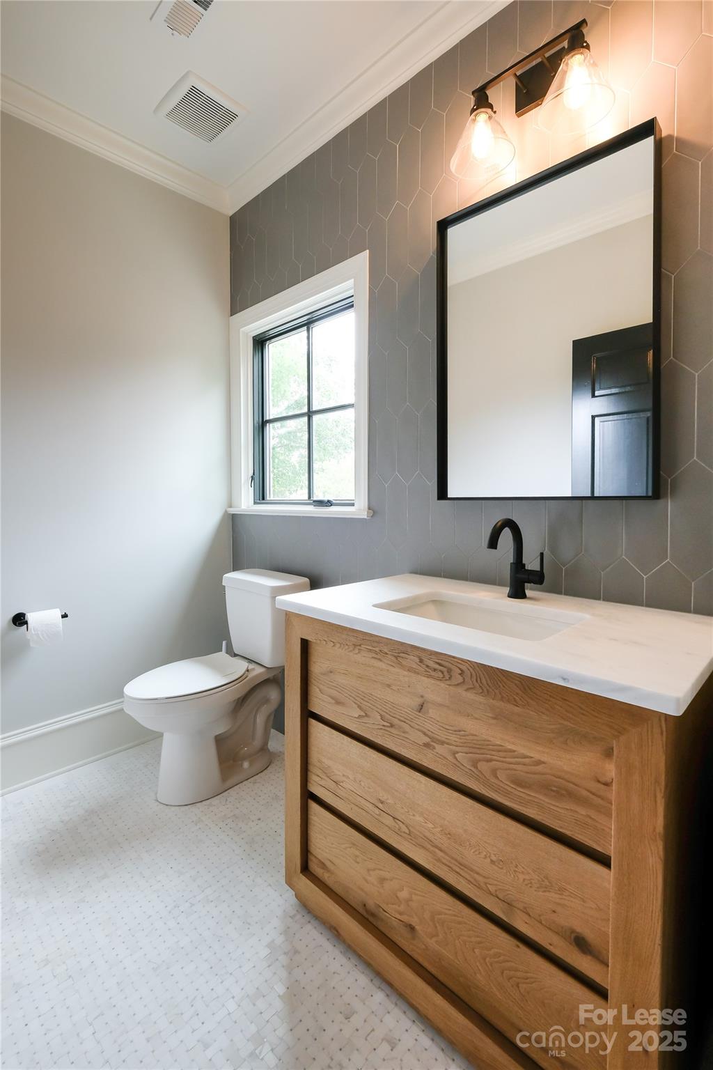 1805 East Boulevard 200 Property Photo 7