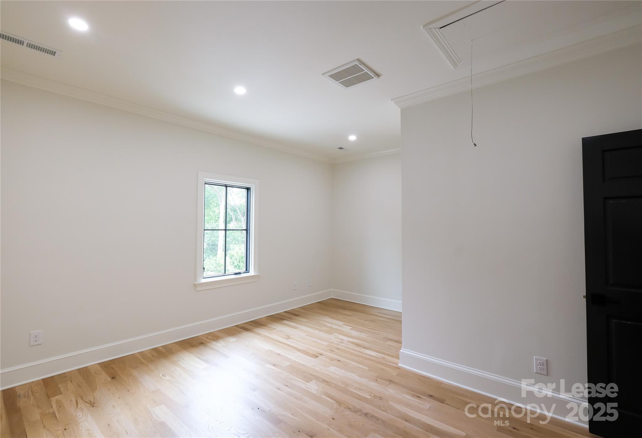 1805 East Boulevard 200 Property Photo 11
