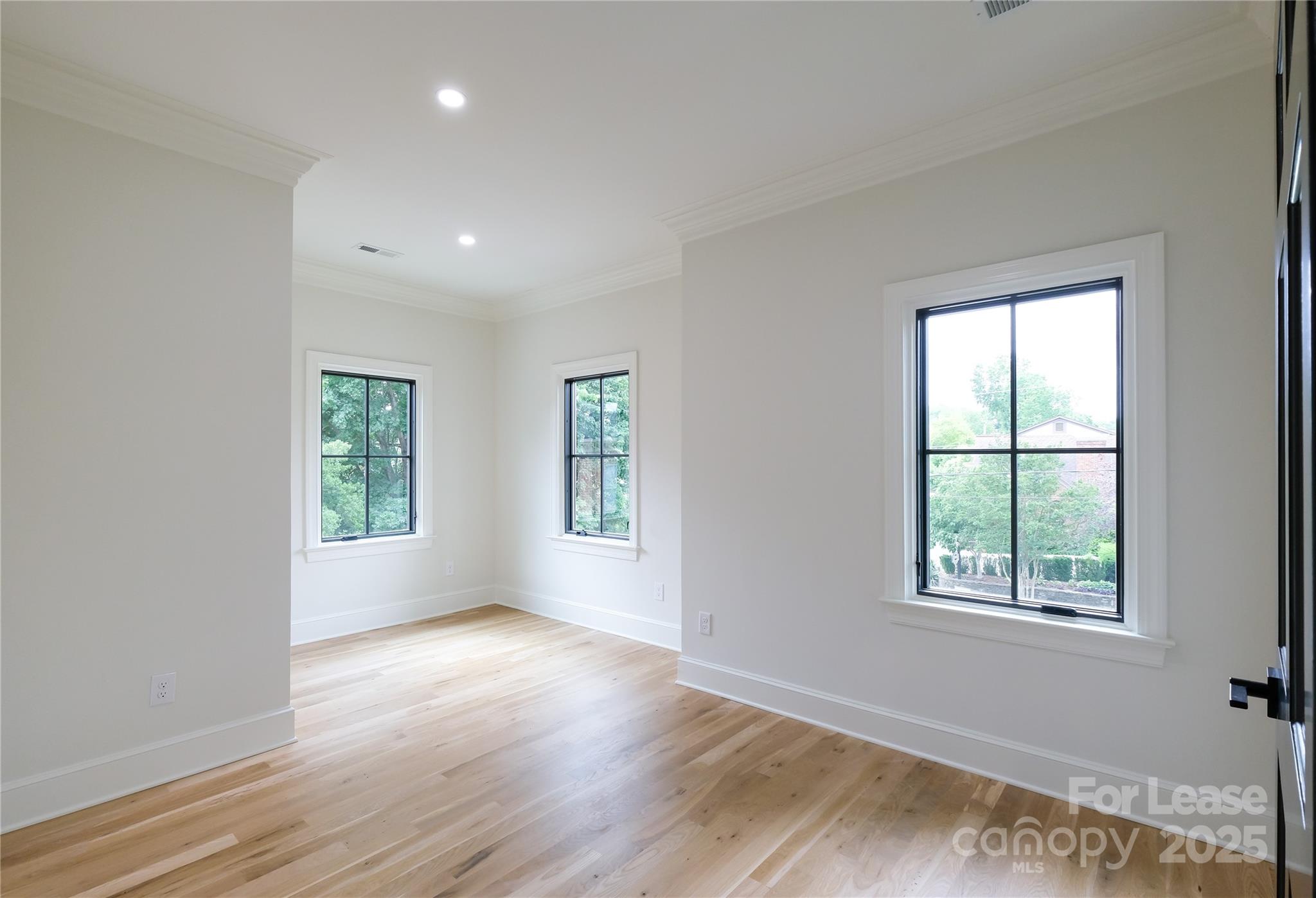 1805 East Boulevard 200 Property Photo 12