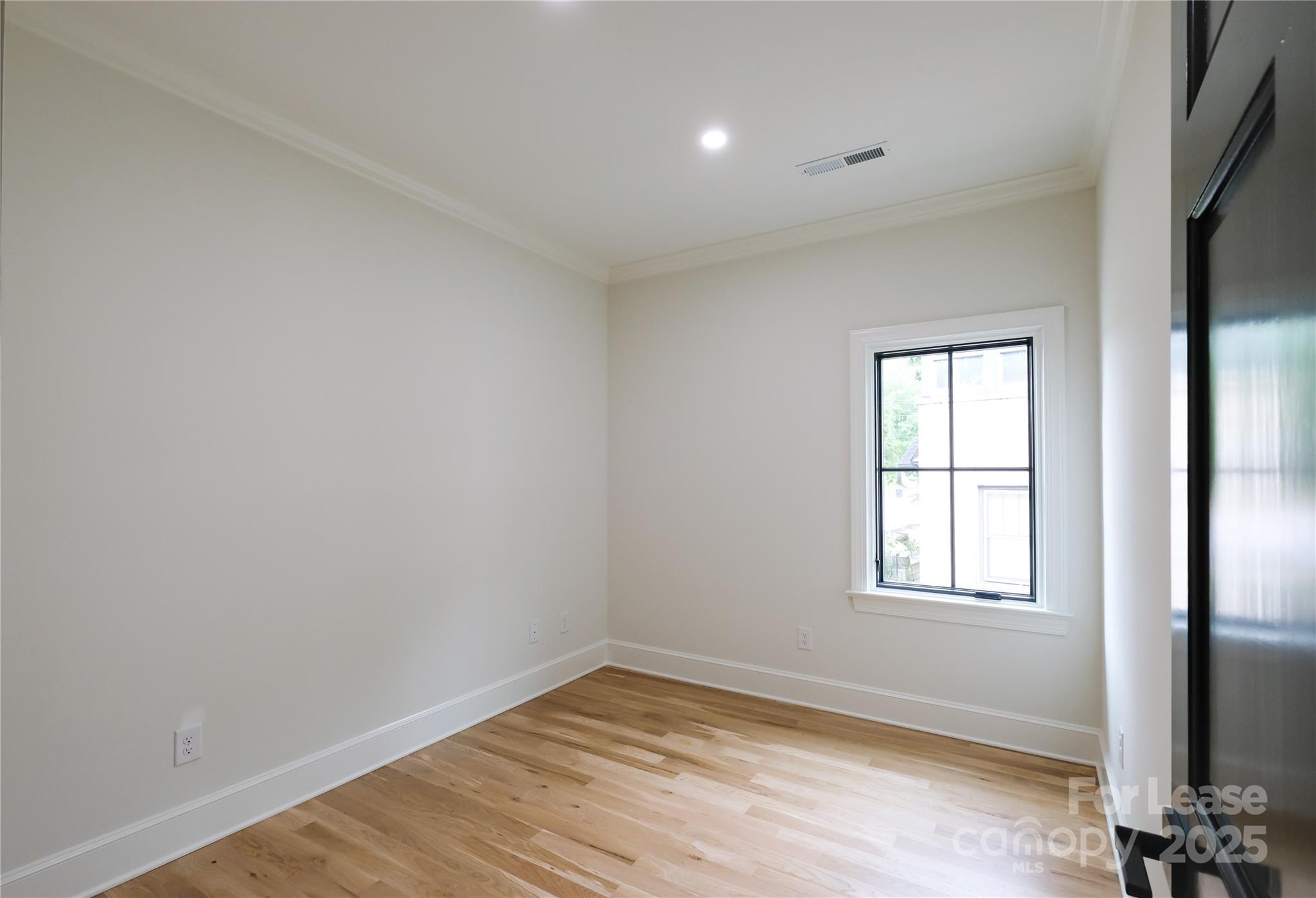 1805 East Boulevard 200 Property Photo 15