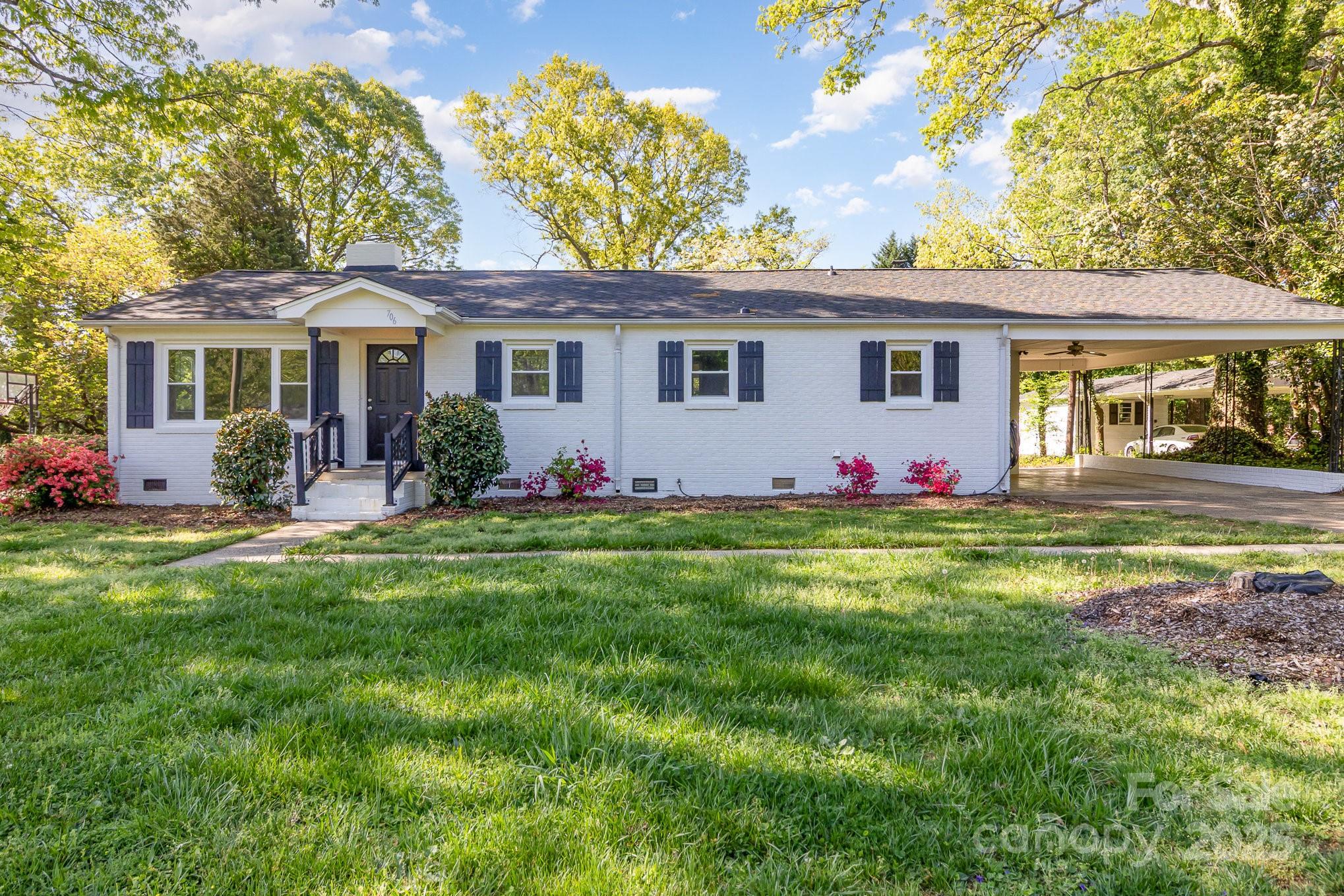 706 Lowell Avenue Property Photo