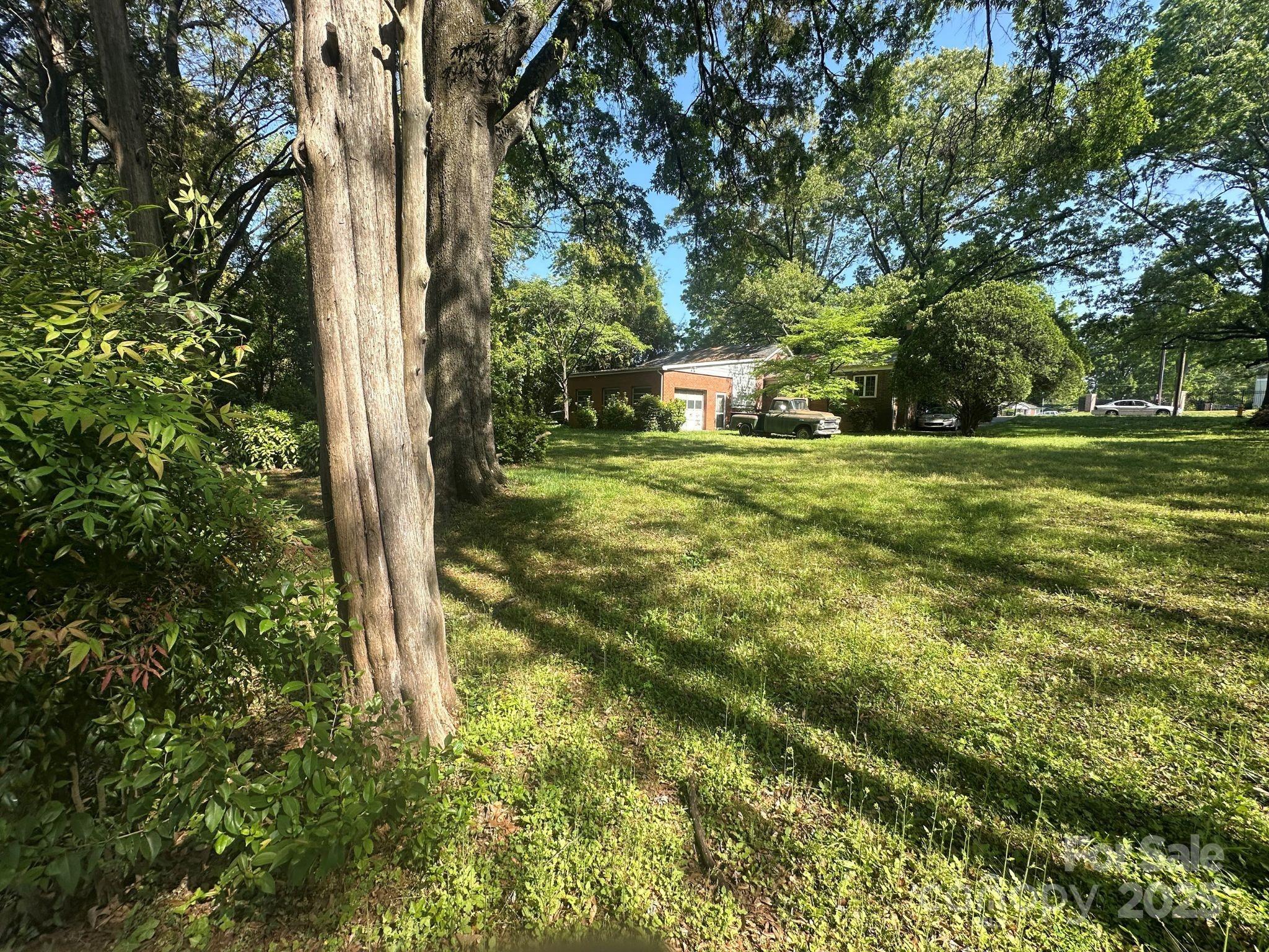 4301 The Plaza Property Photo 4