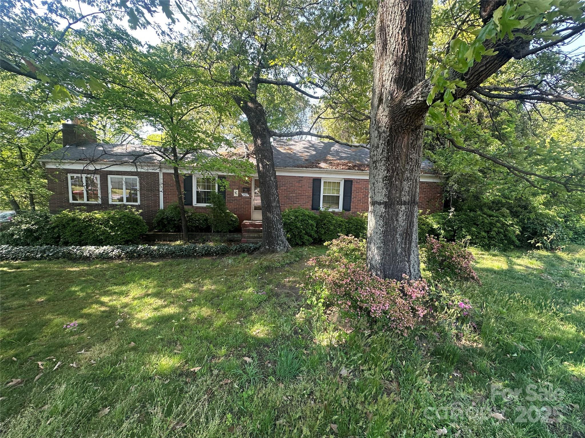 4301 The Plaza Property Photo 1