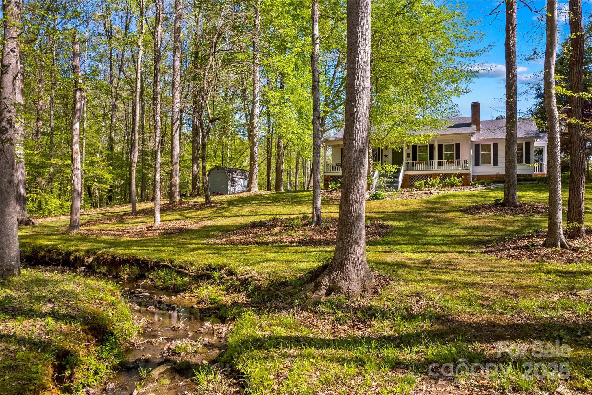 927 Smith Road Property Photo 5