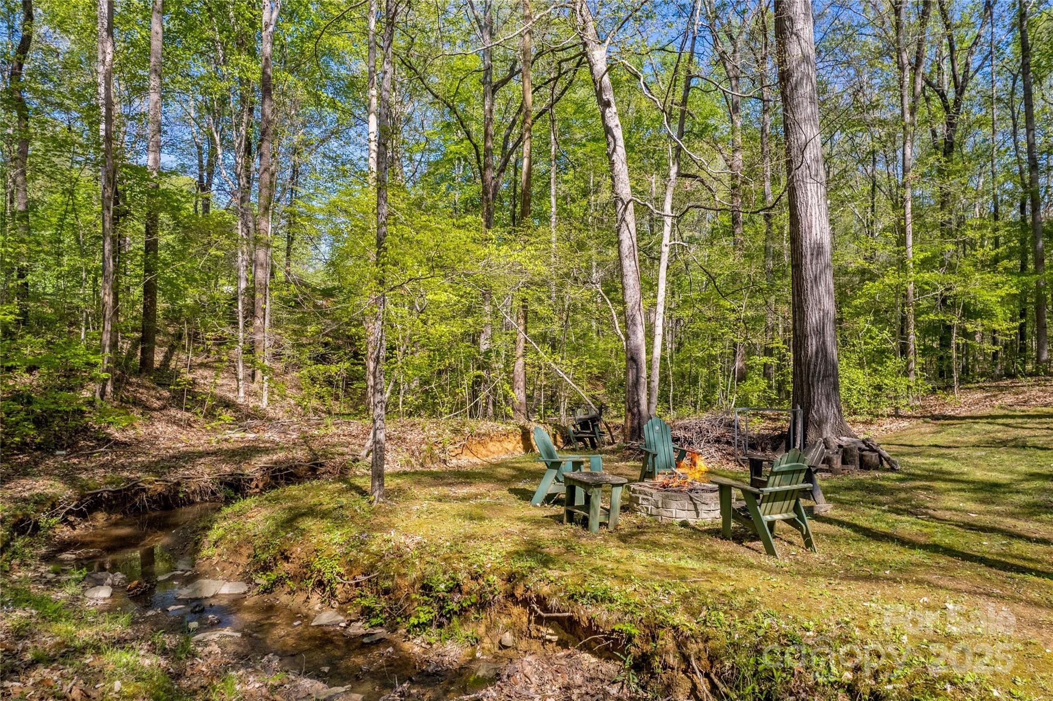 927 Smith Road Property Photo 6