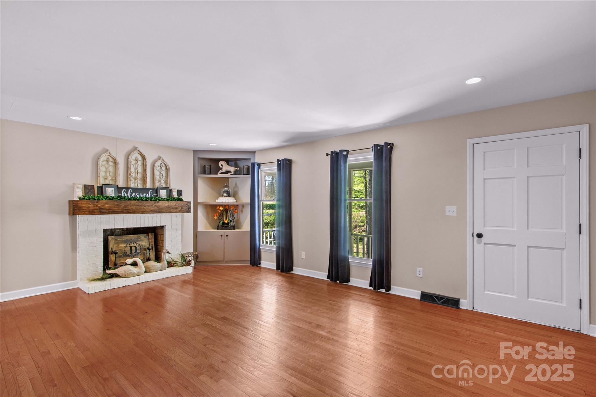 927 Smith Road Property Photo 11