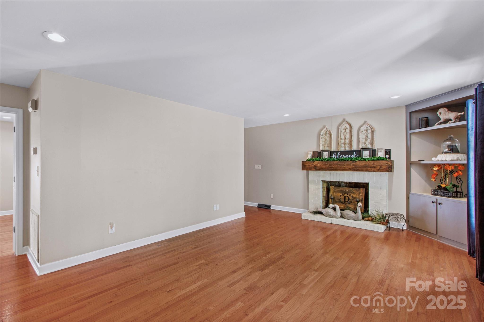 927 Smith Road Property Photo 12