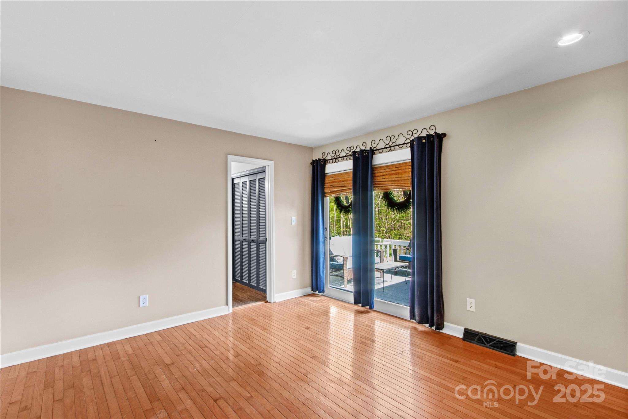 927 Smith Road Property Photo 18