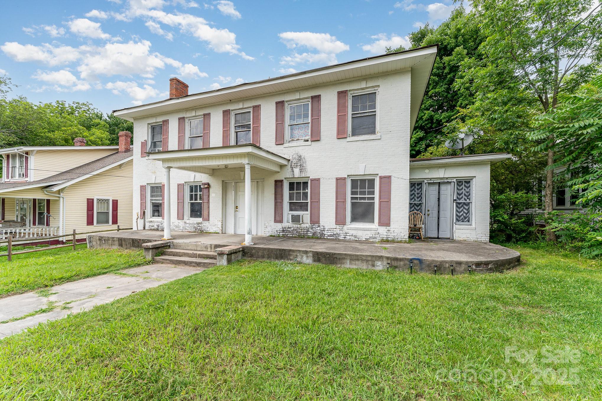604 Wentworth Street Property Photo 3
