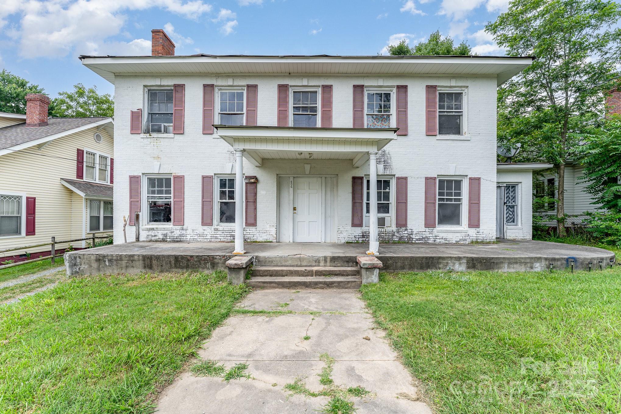 604 Wentworth Street Property Photo 4
