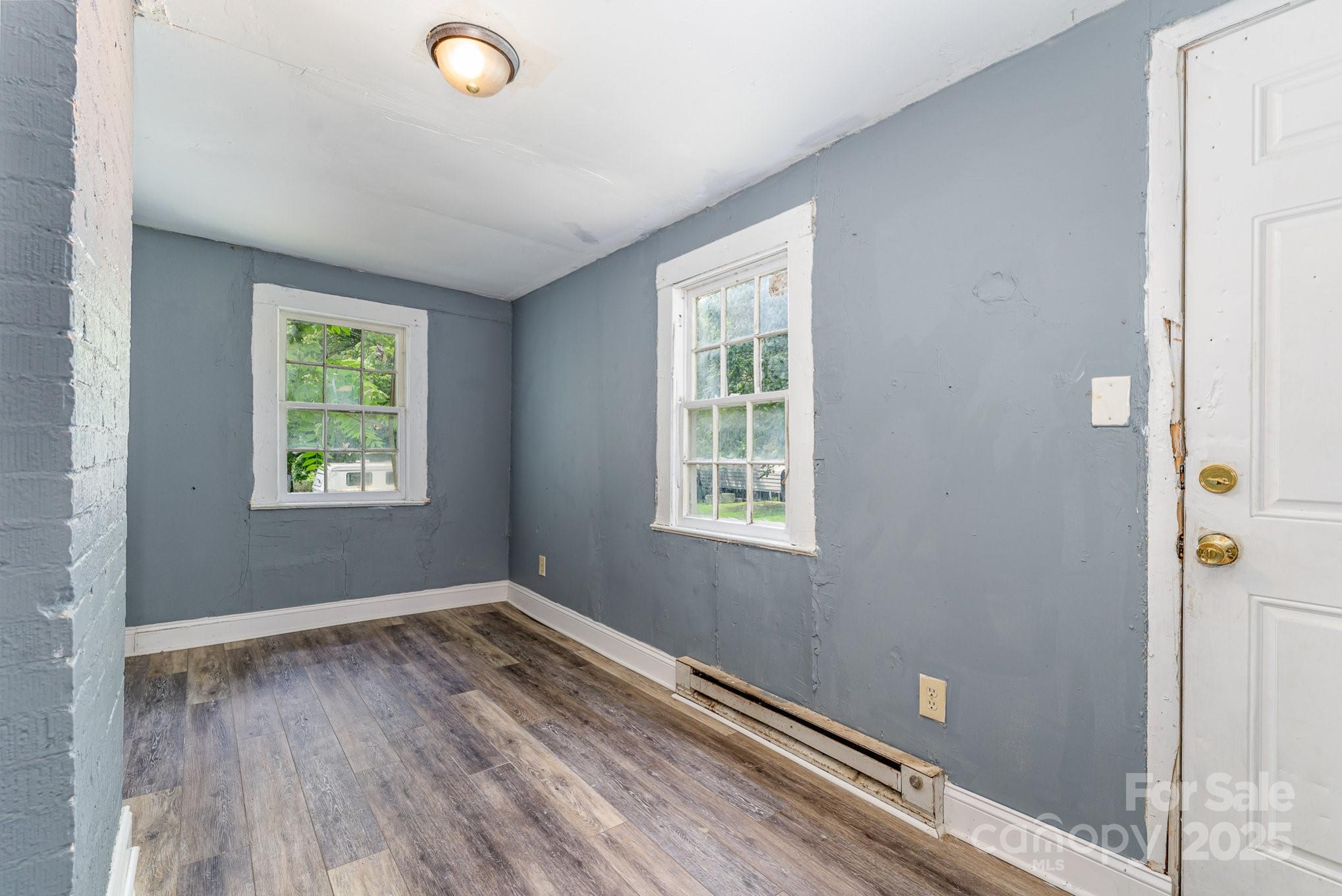 604 Wentworth Street Property Photo 6