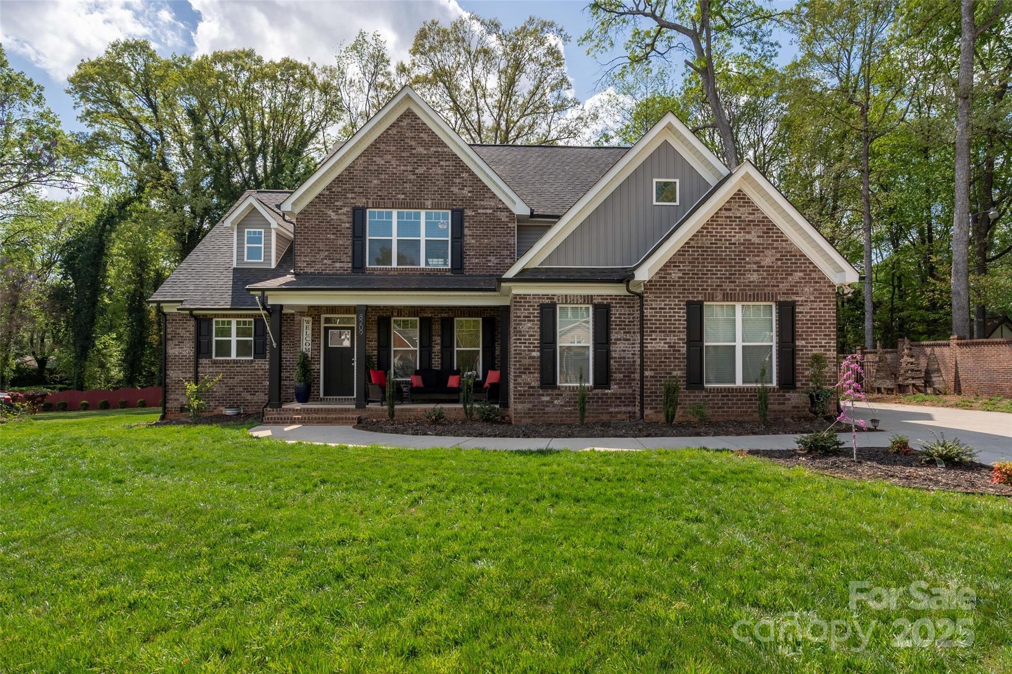 8209 Bella Vista Court Property Photo