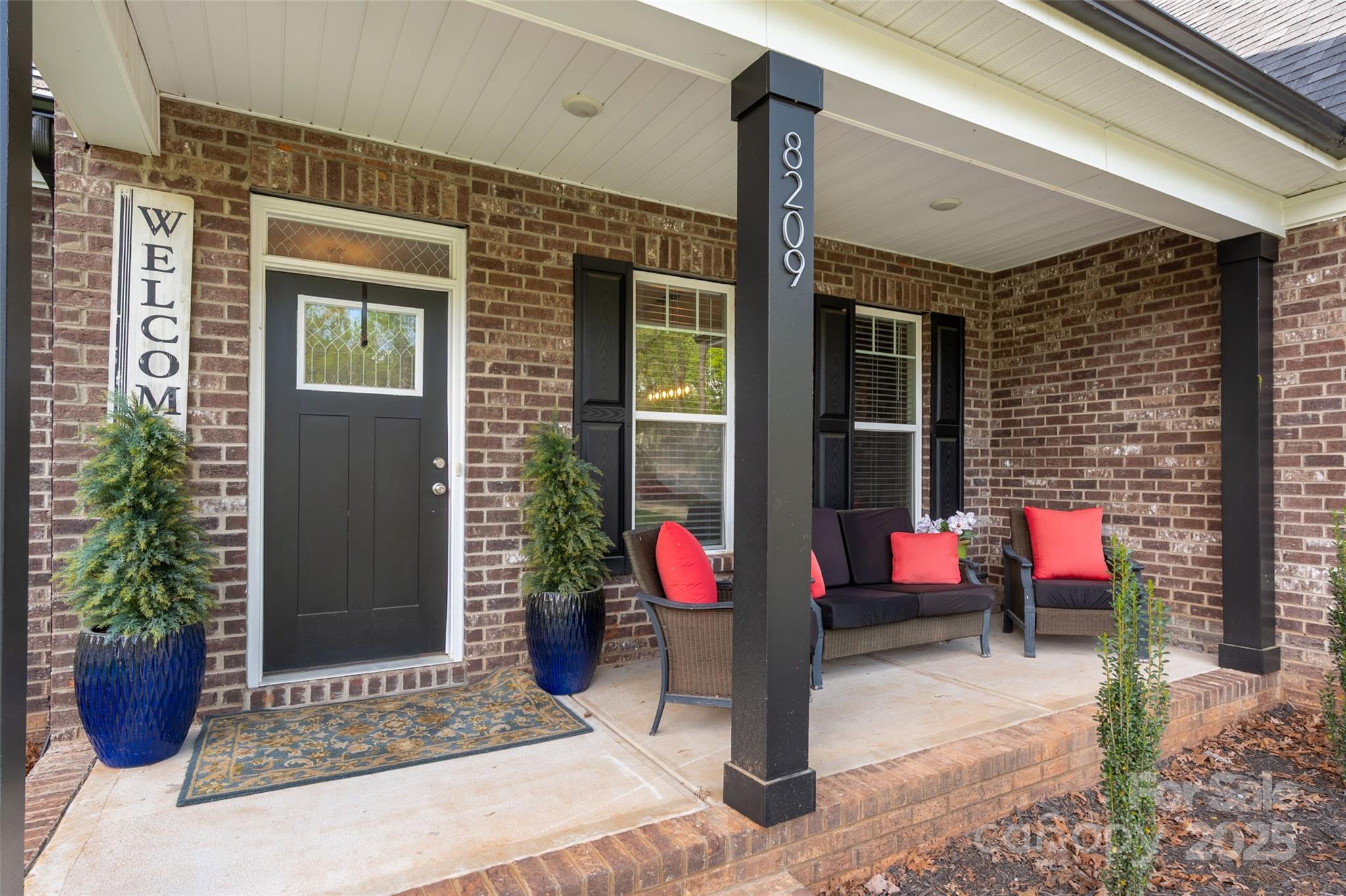 8209 Bella Vista Court Property Photo 3