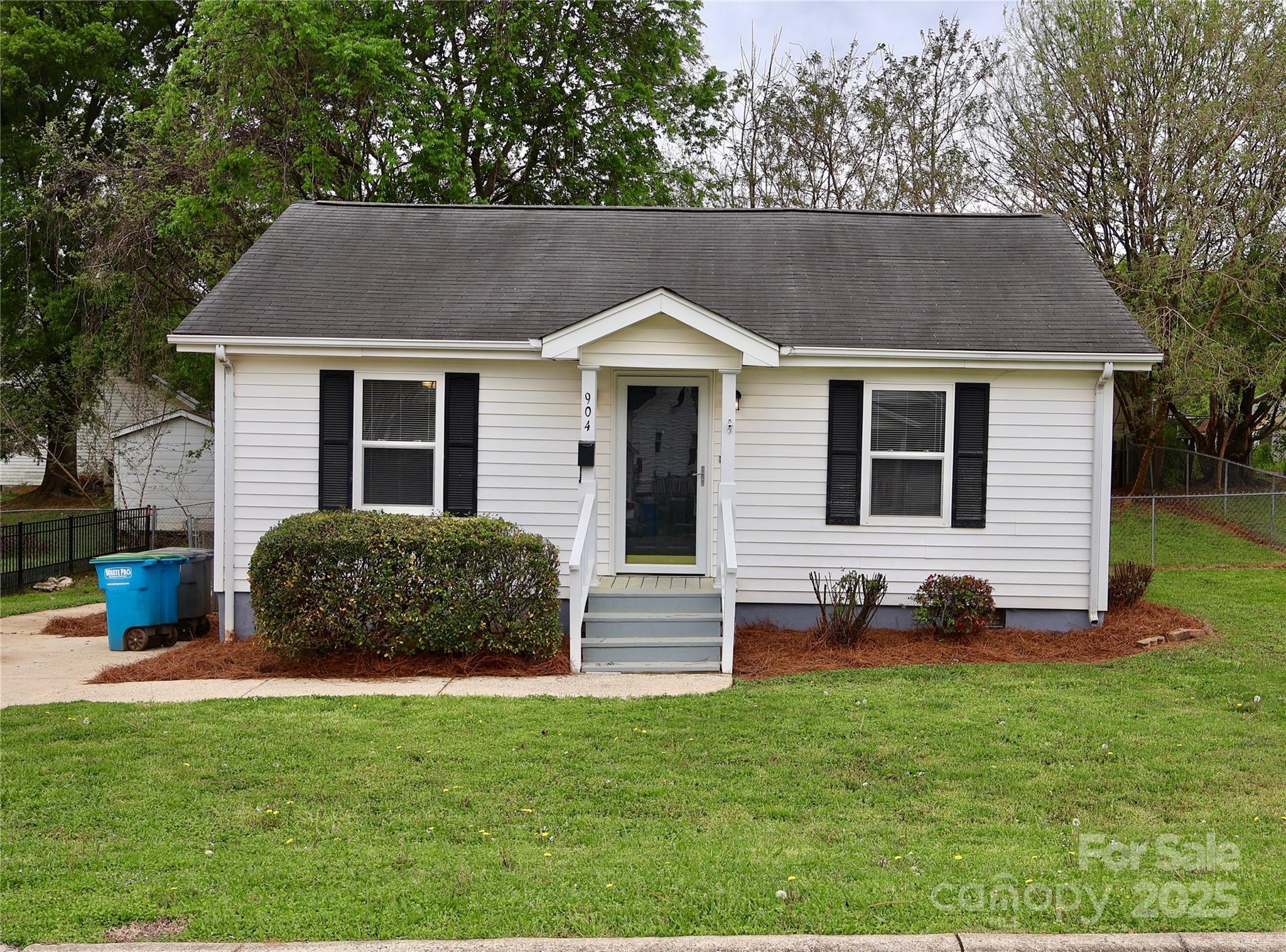 904 Brook Street Property Photo