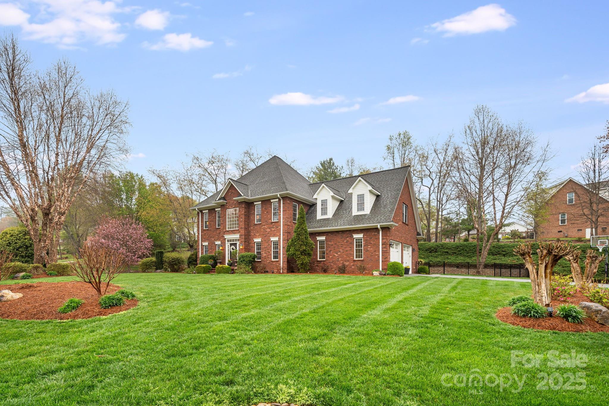 201 Springwood Drive Property Photo