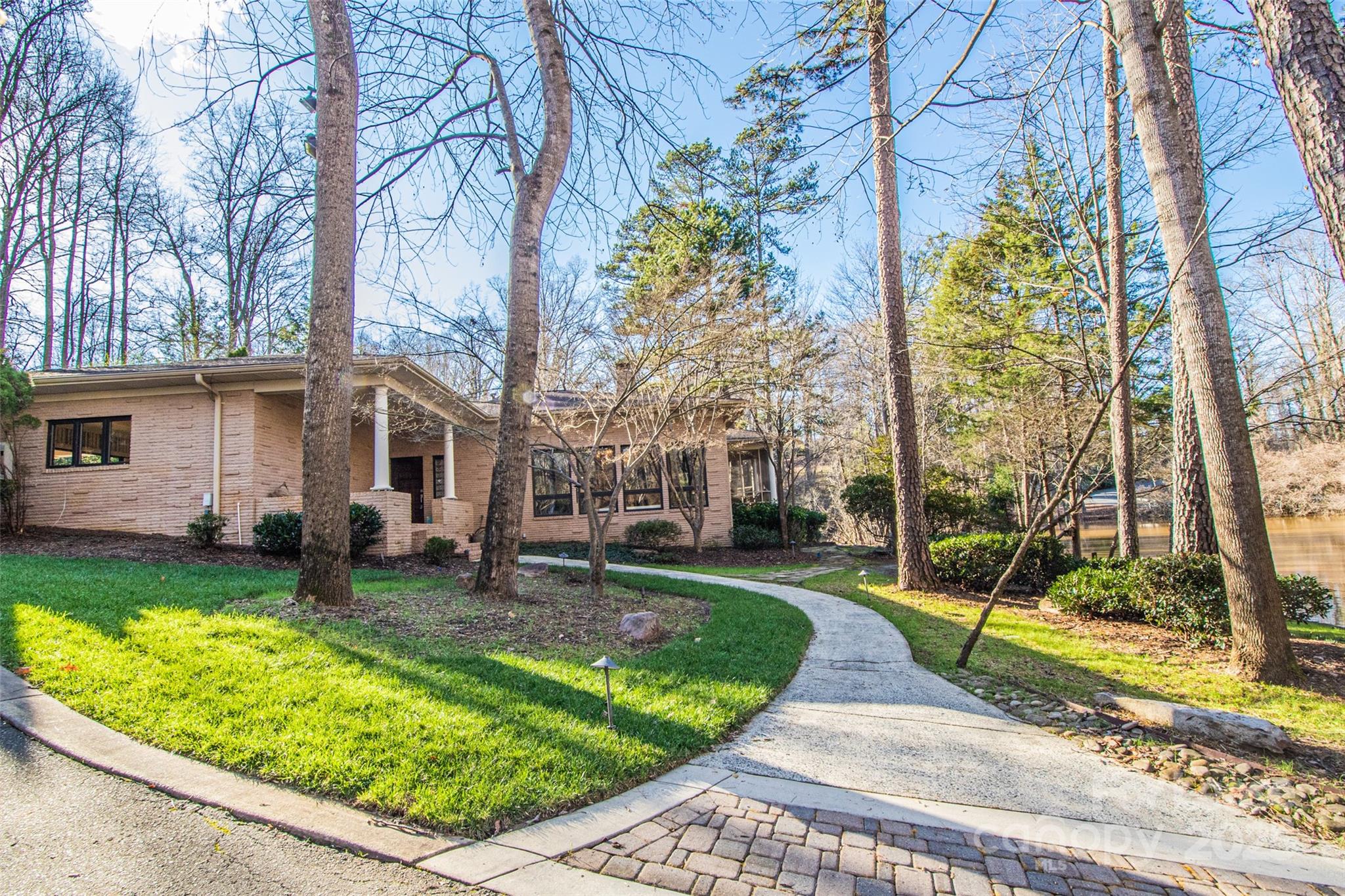 3911 Lakeside Drive Property Photo