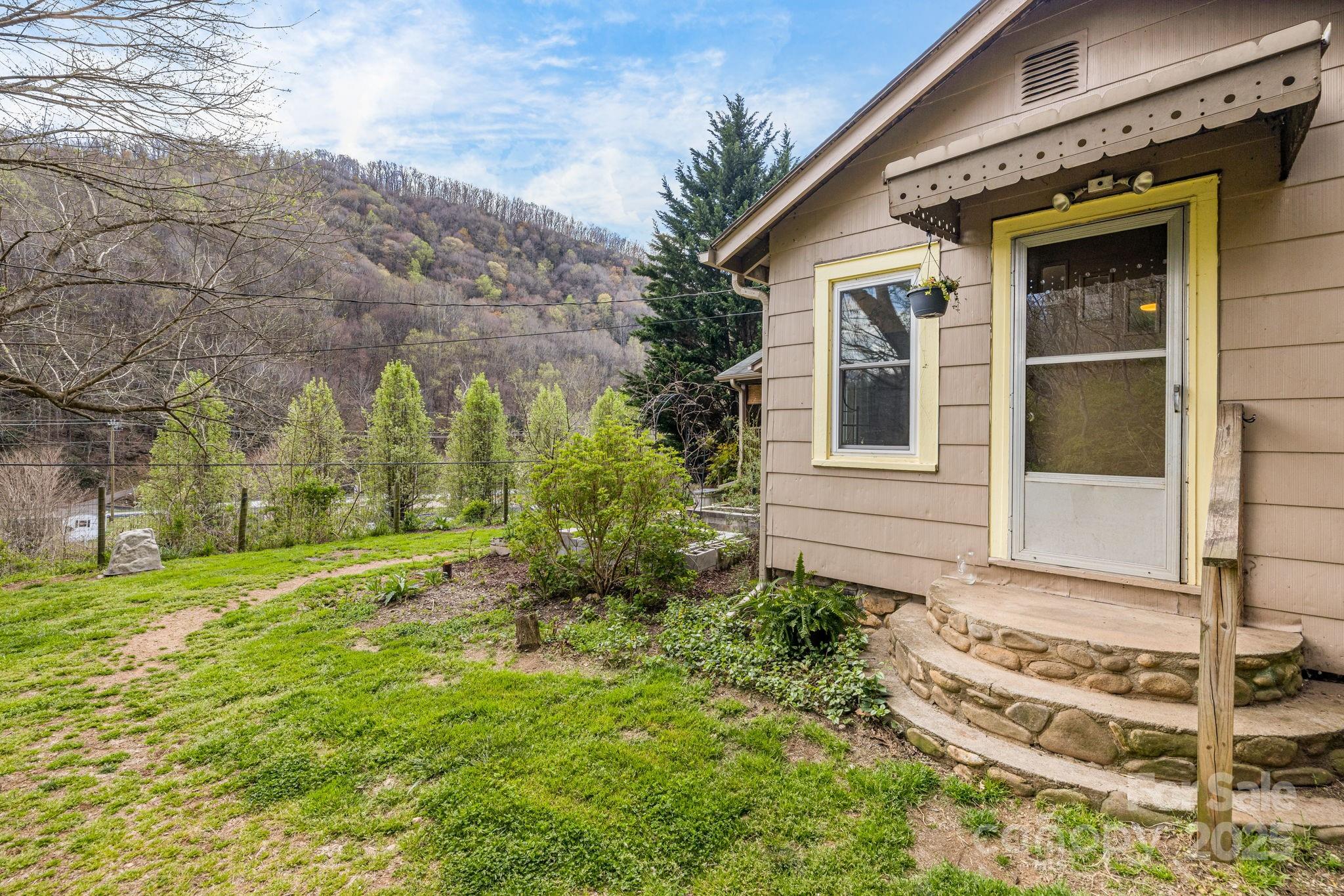 1041 Groundhog Road Property Photo