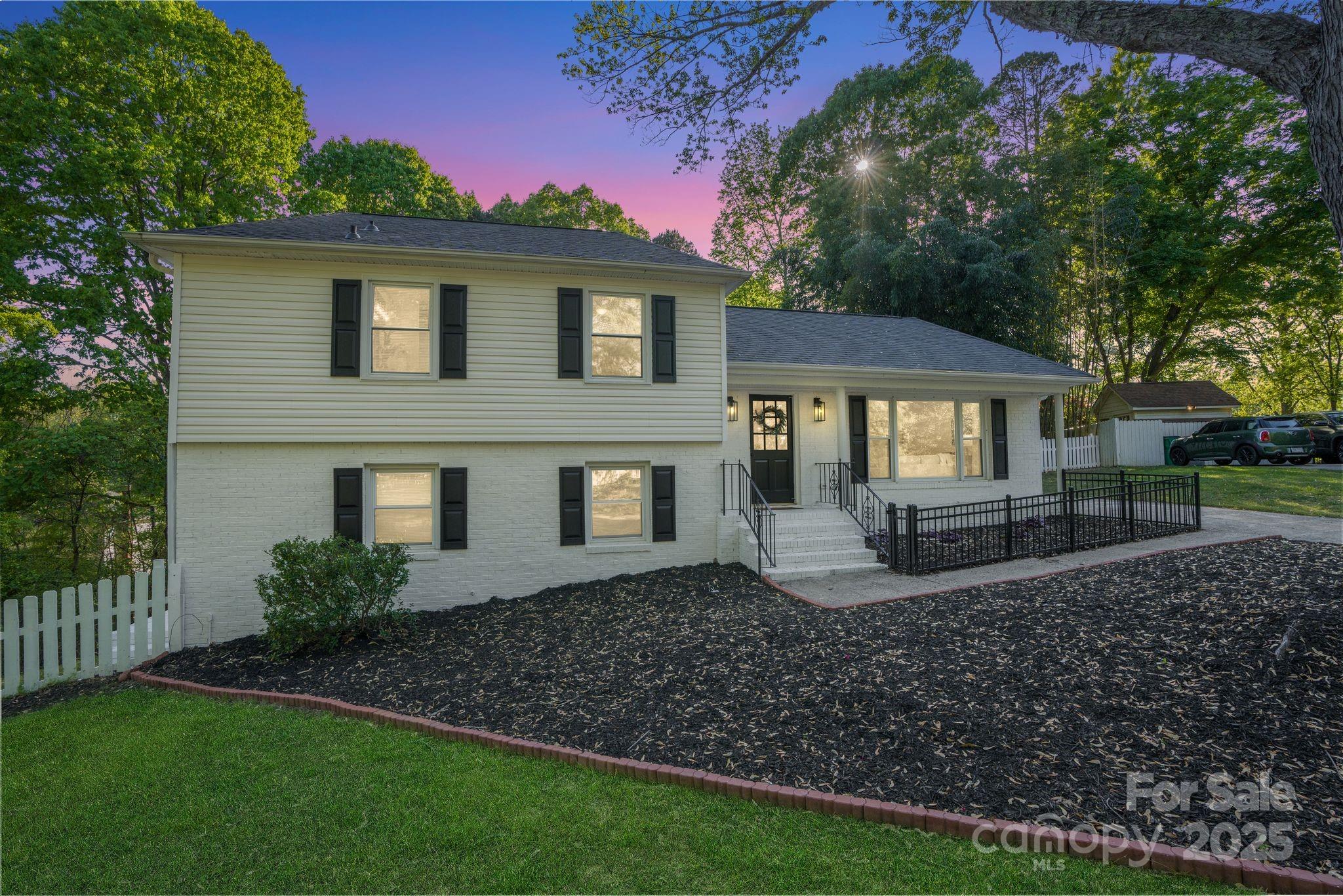 8025 Cliffside Drive Property Photo