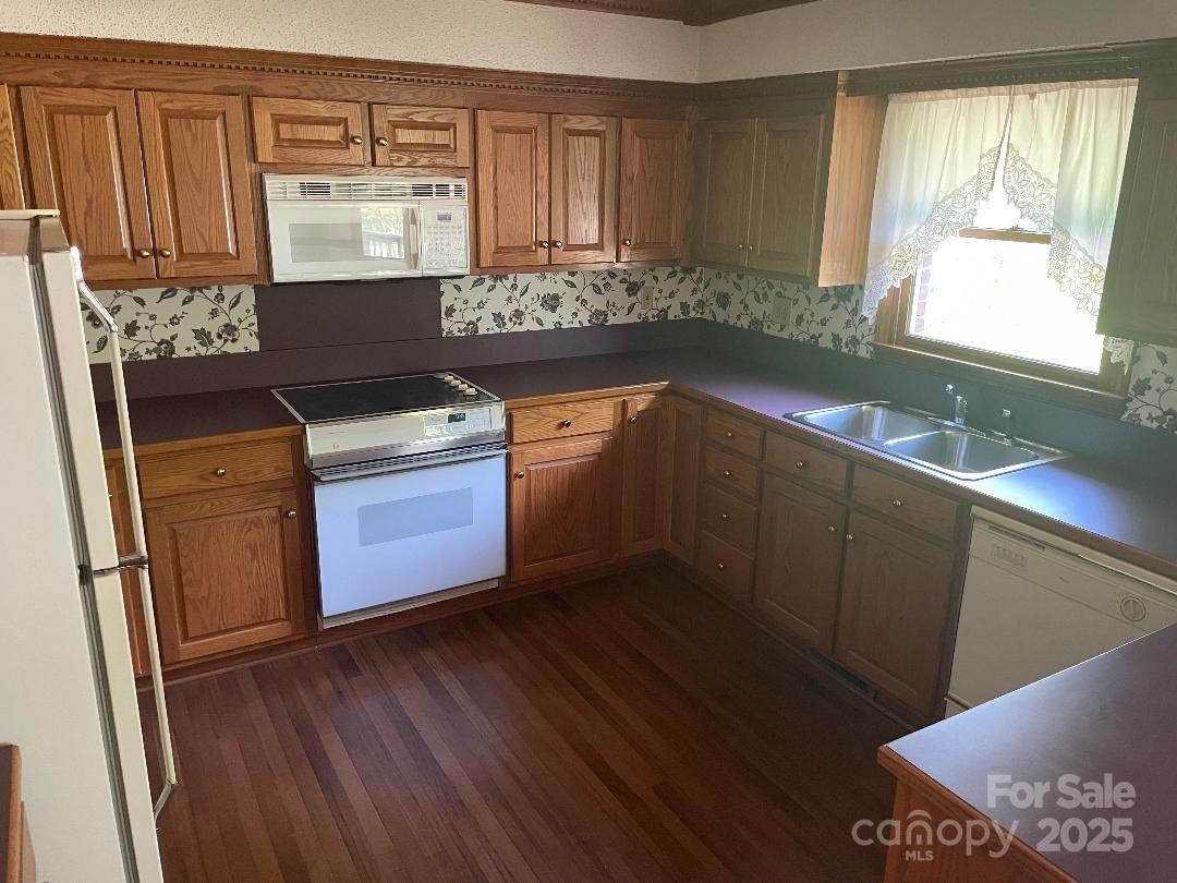 1300 Irish Potato Road Property Photo 16