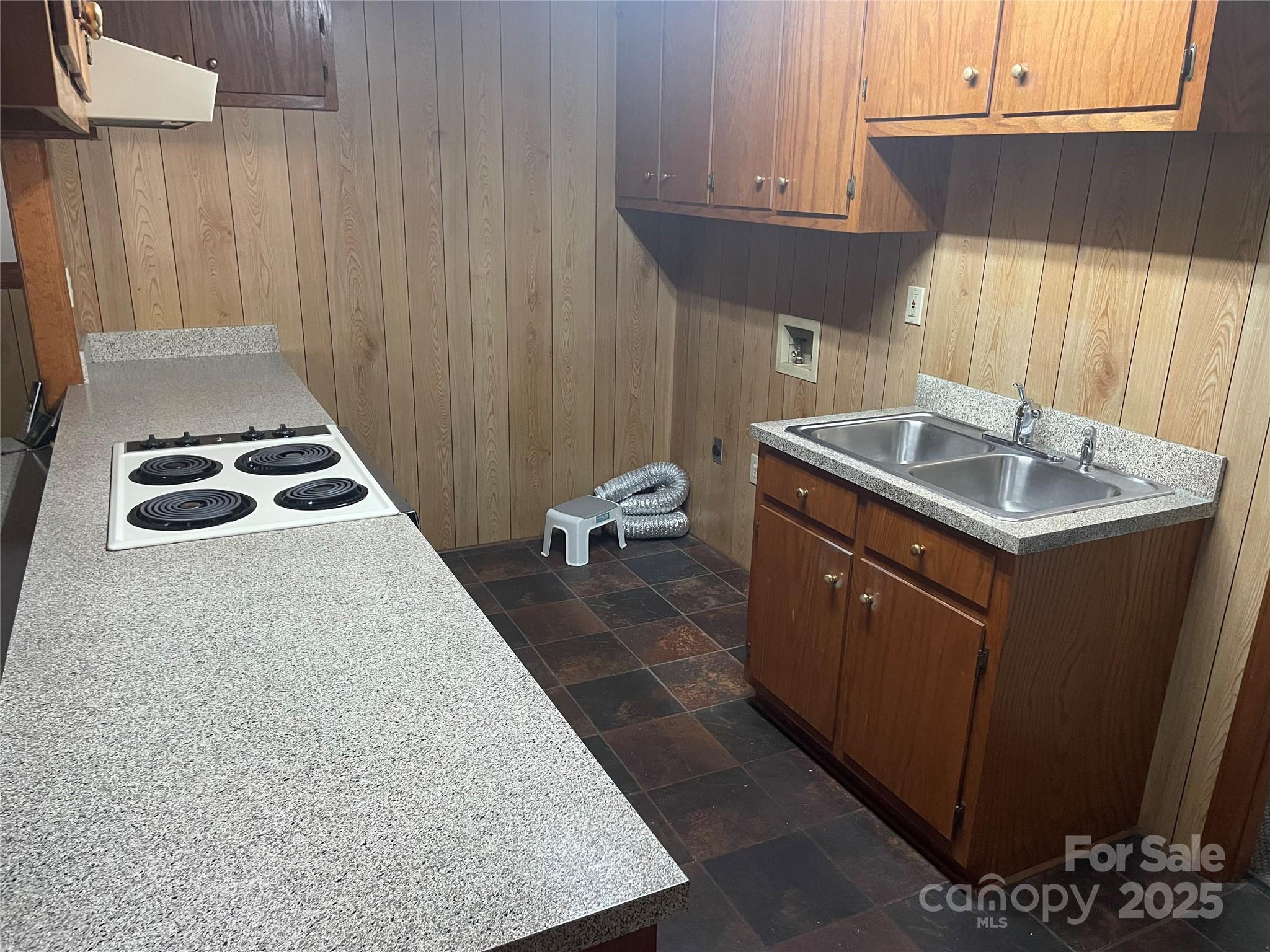 1300 Irish Potato Road Property Photo 28