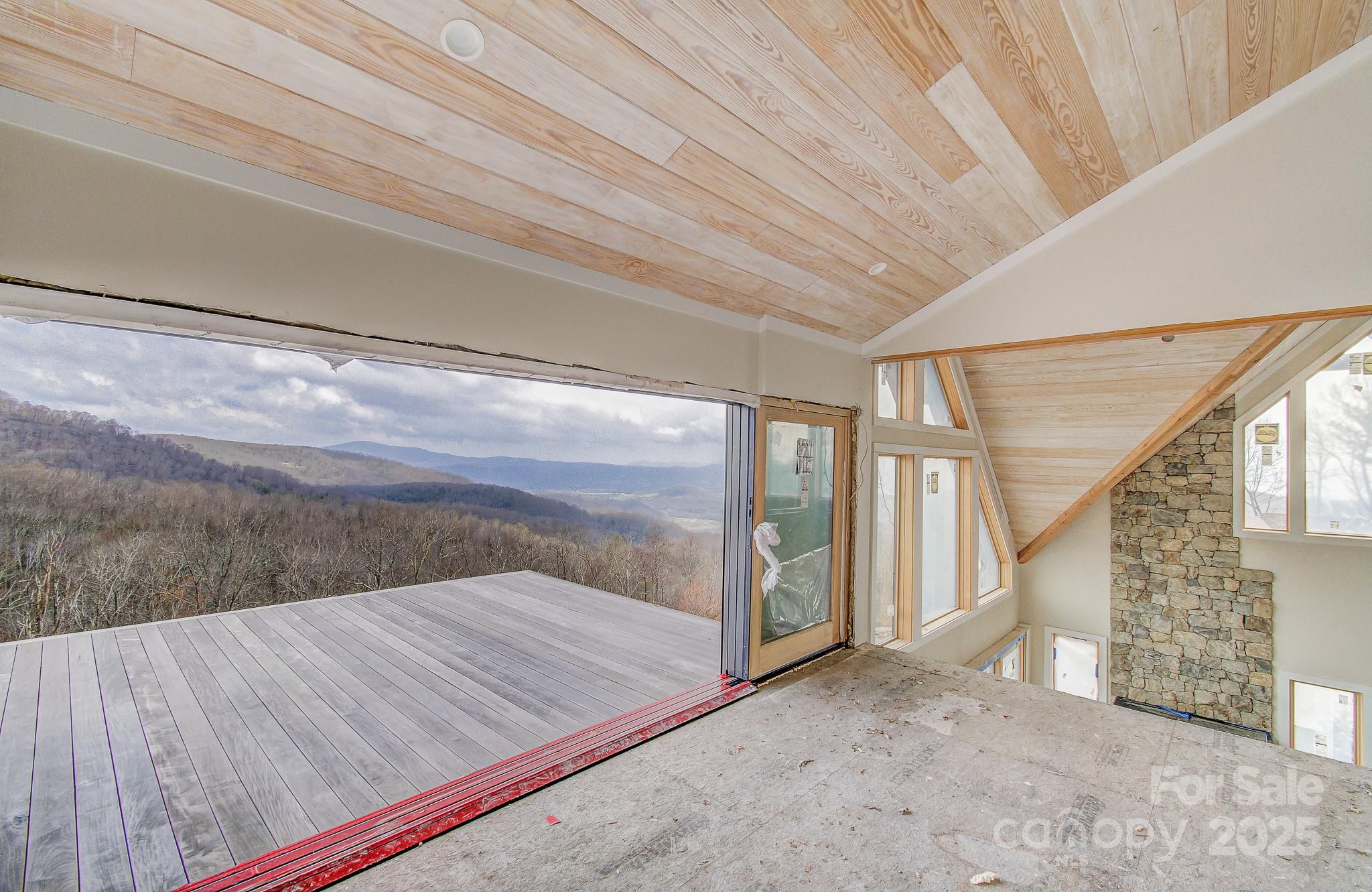 475 Dancing Bear Drive Property Photo 5