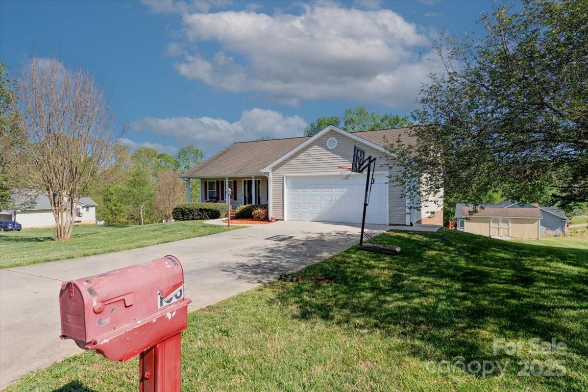 106 Zurich Lane Property Photo 2