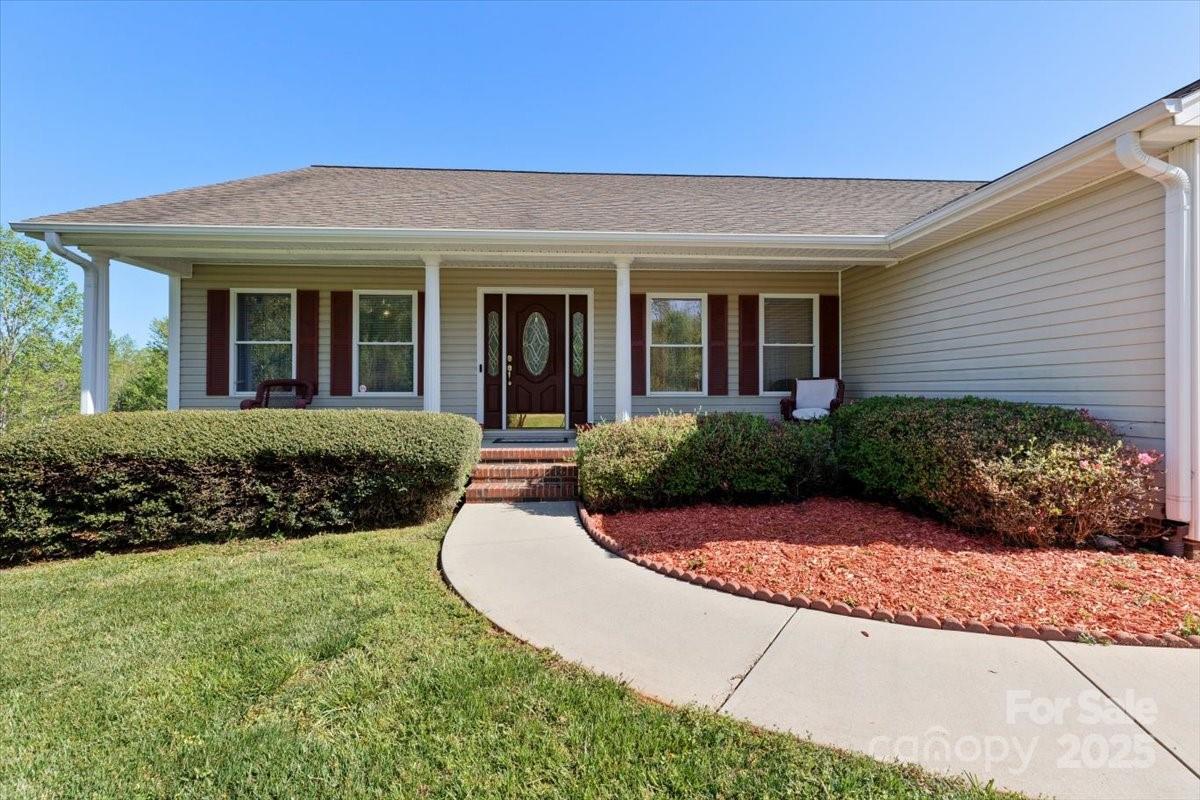 106 Zurich Lane Property Photo 6