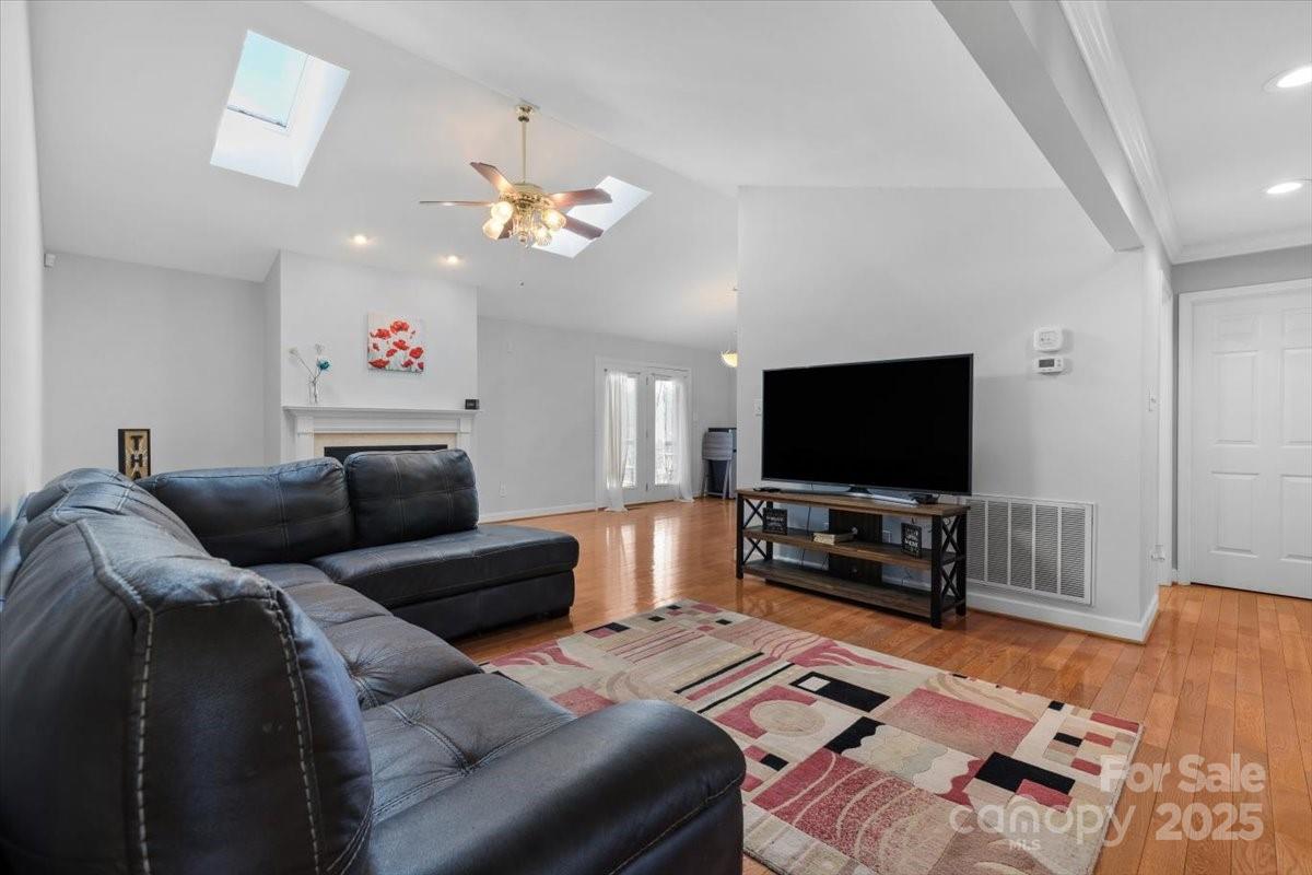 106 Zurich Lane Property Photo 12