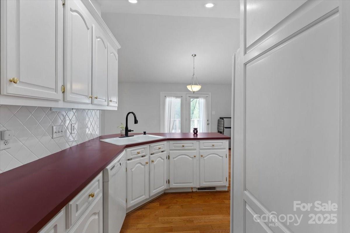 106 Zurich Lane Property Photo 21