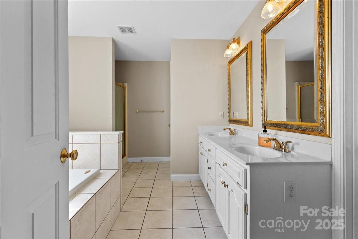 106 Zurich Lane Property Photo 31