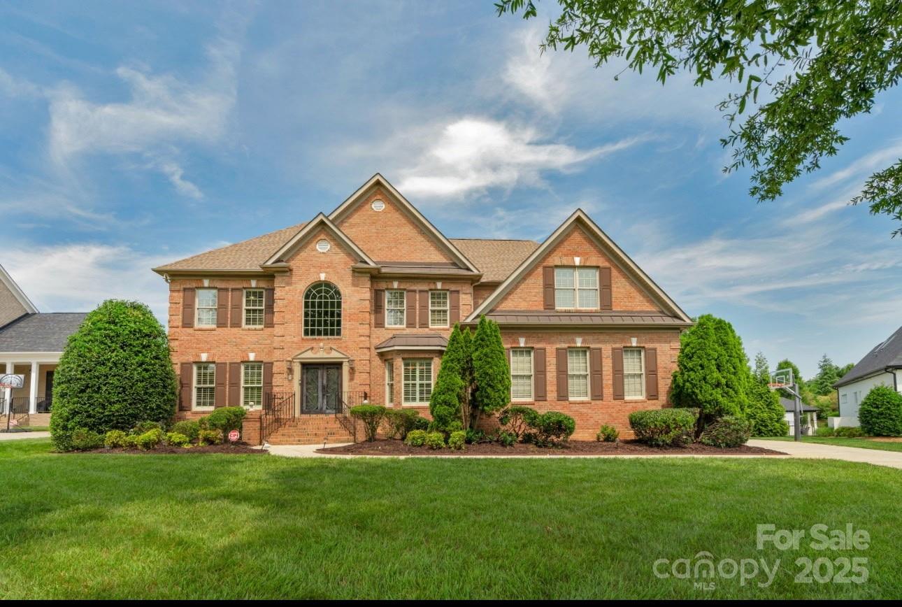 9008 Skipaway Drive Property Photo 1